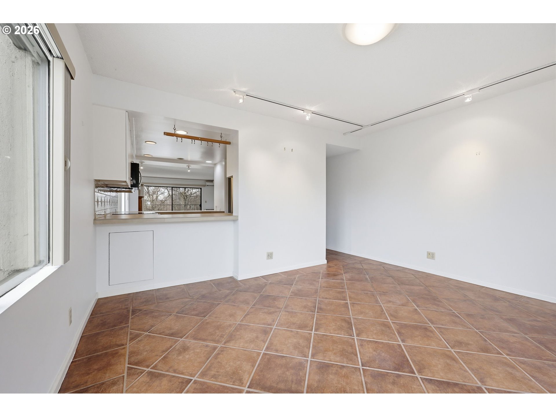 Photo #5: 338163433 Listing: Photo #5