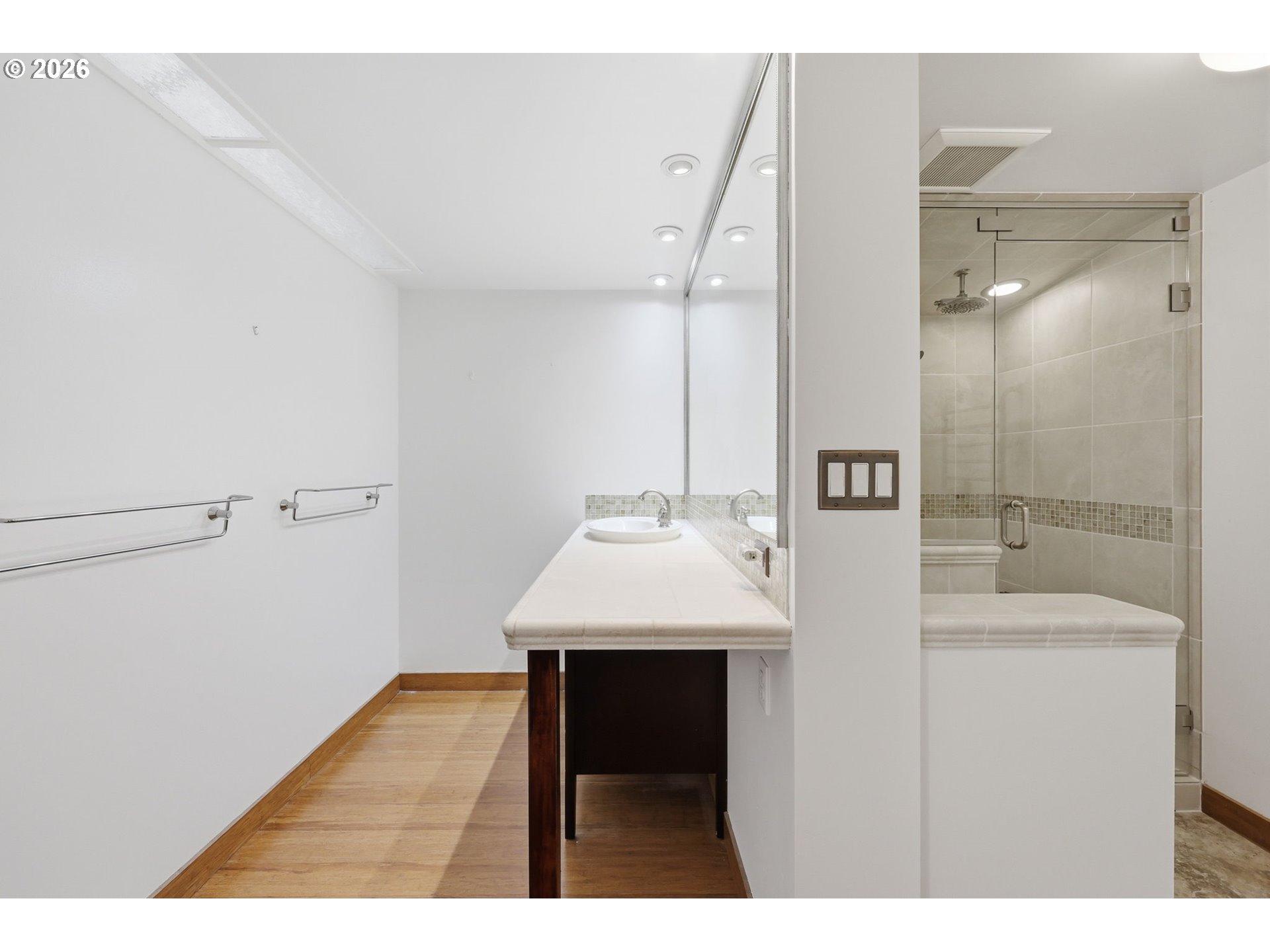 Photo #12: 338163433 Listing: Photo #12