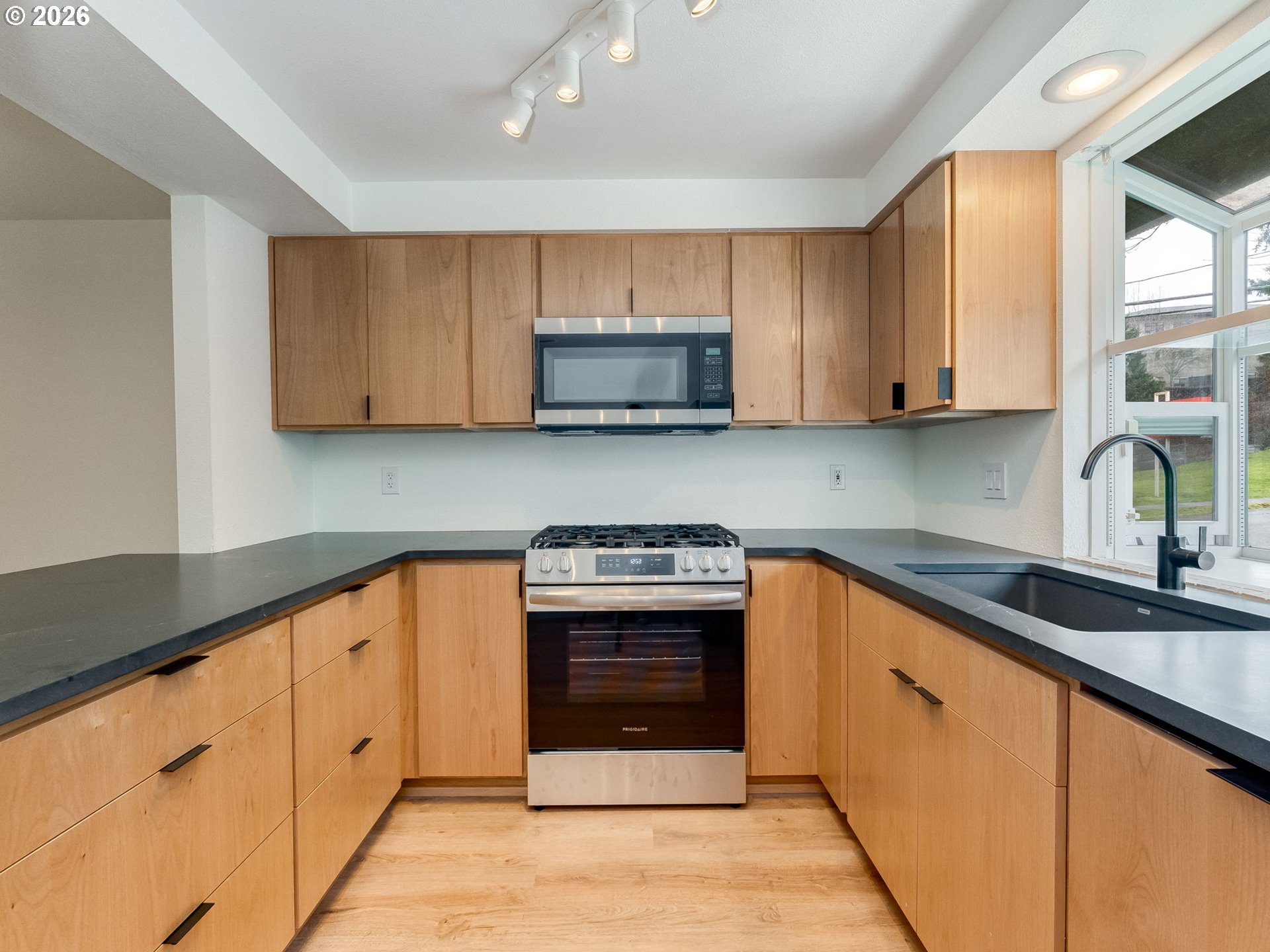 Photo #9: 338368111 Listing: Photo #9