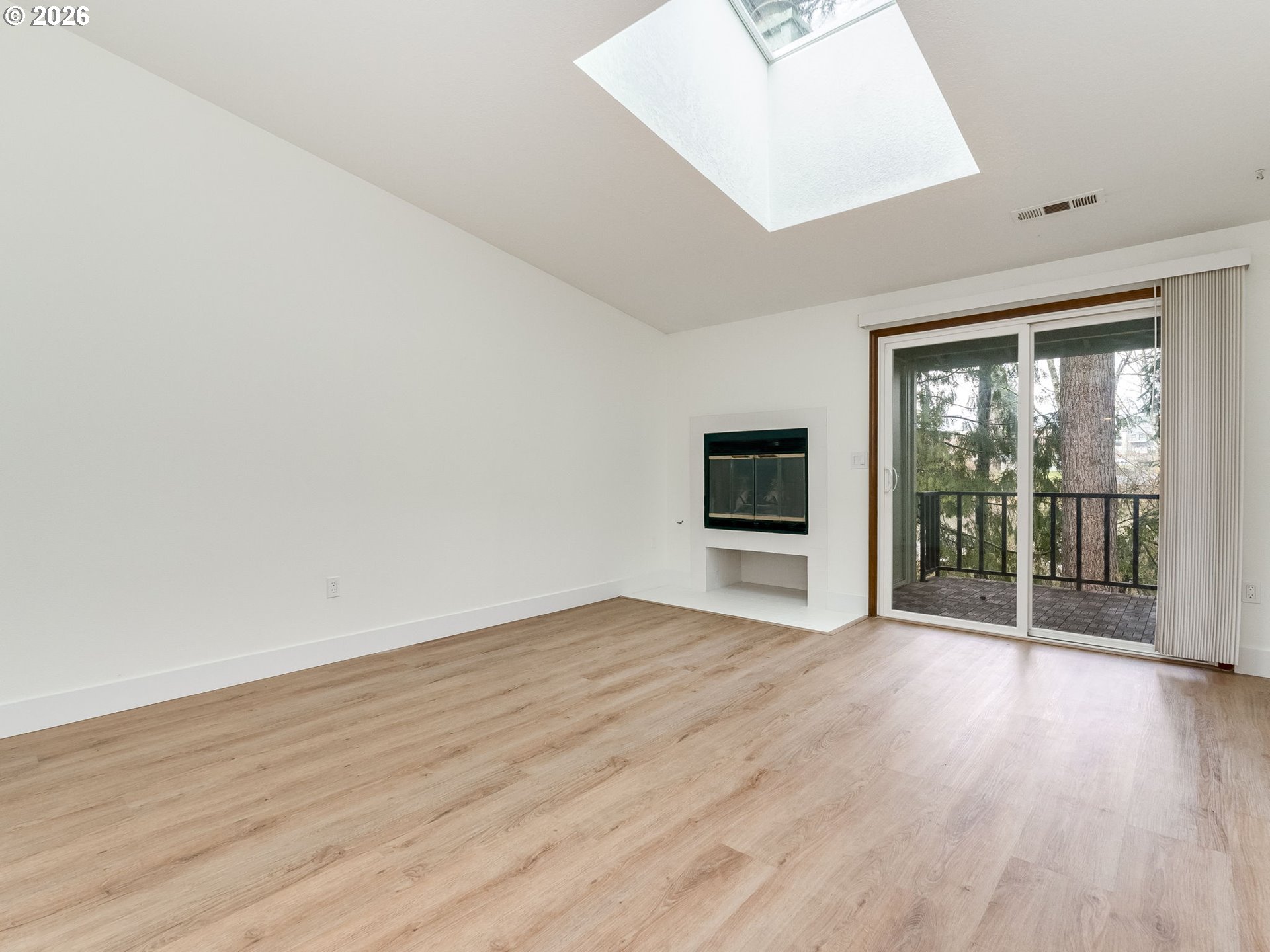 Photo #2: 338368111 Listing: Photo #2