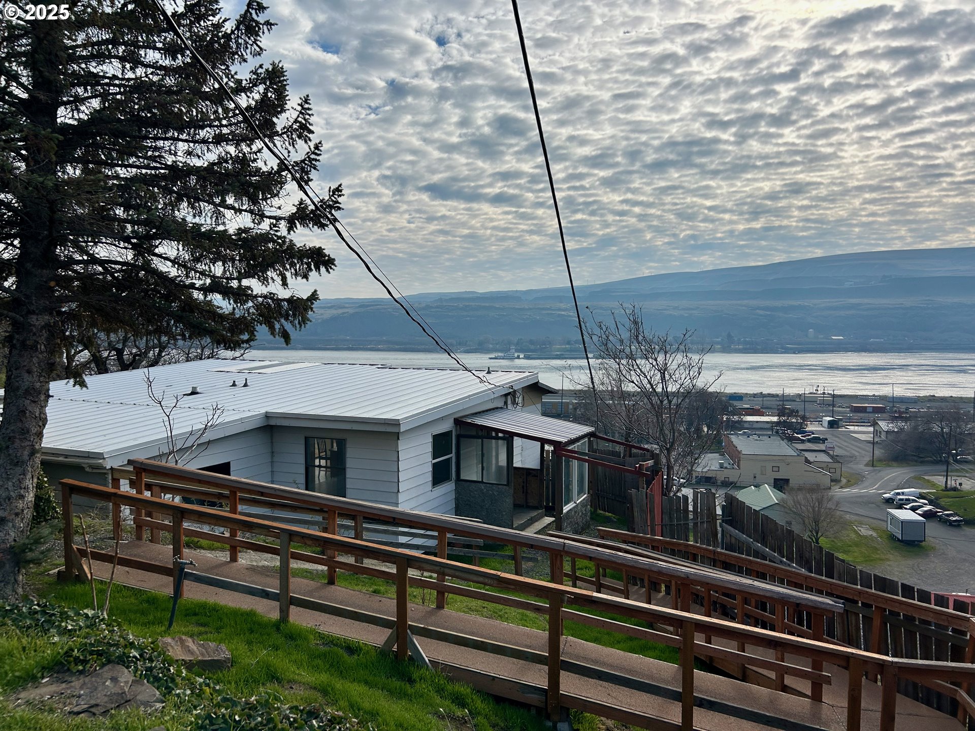 Photo of 360 RIVERVIEW RD Wishram WA 98673