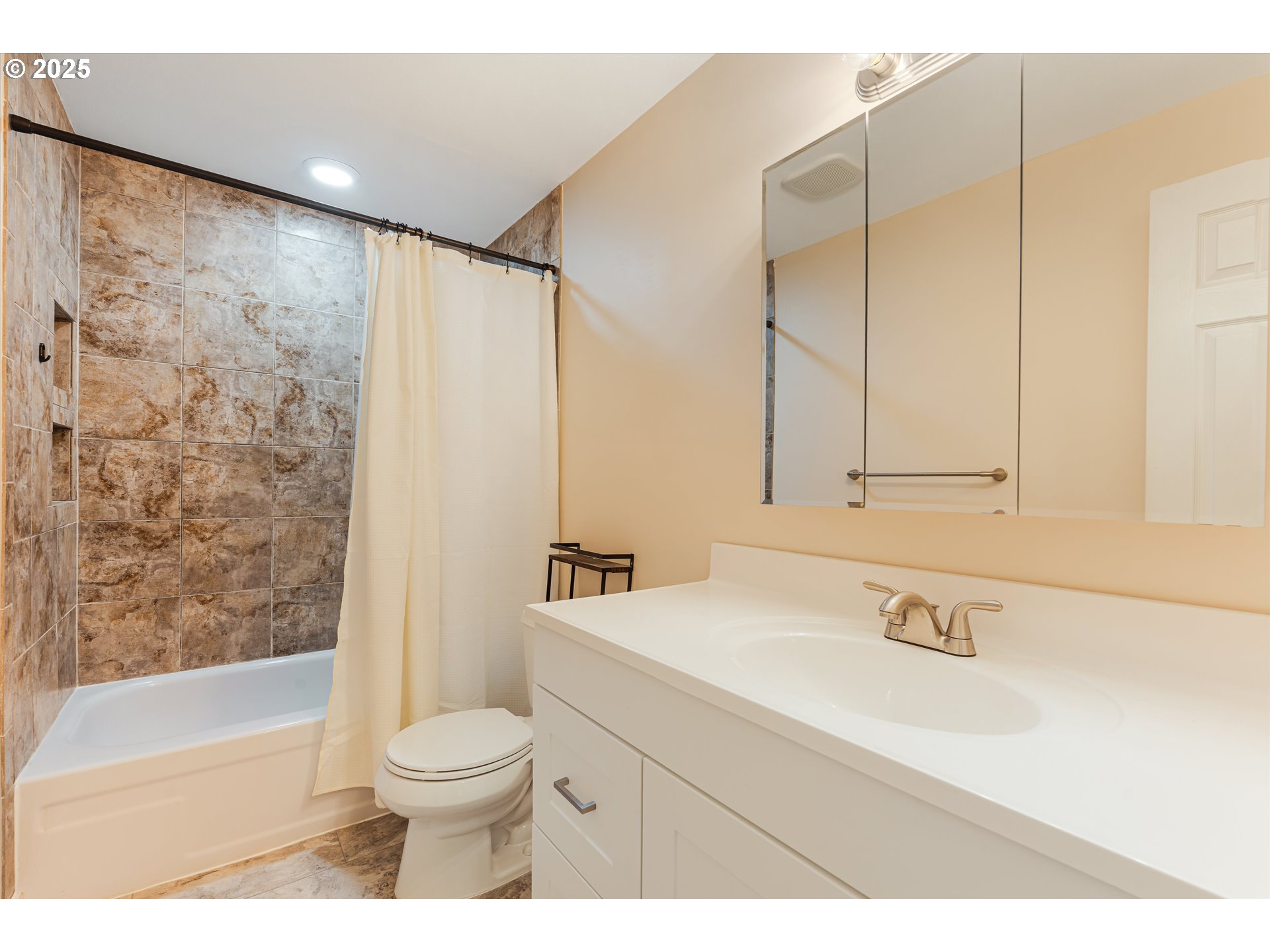 Photo #19: 347979571 Listing: Photo #19