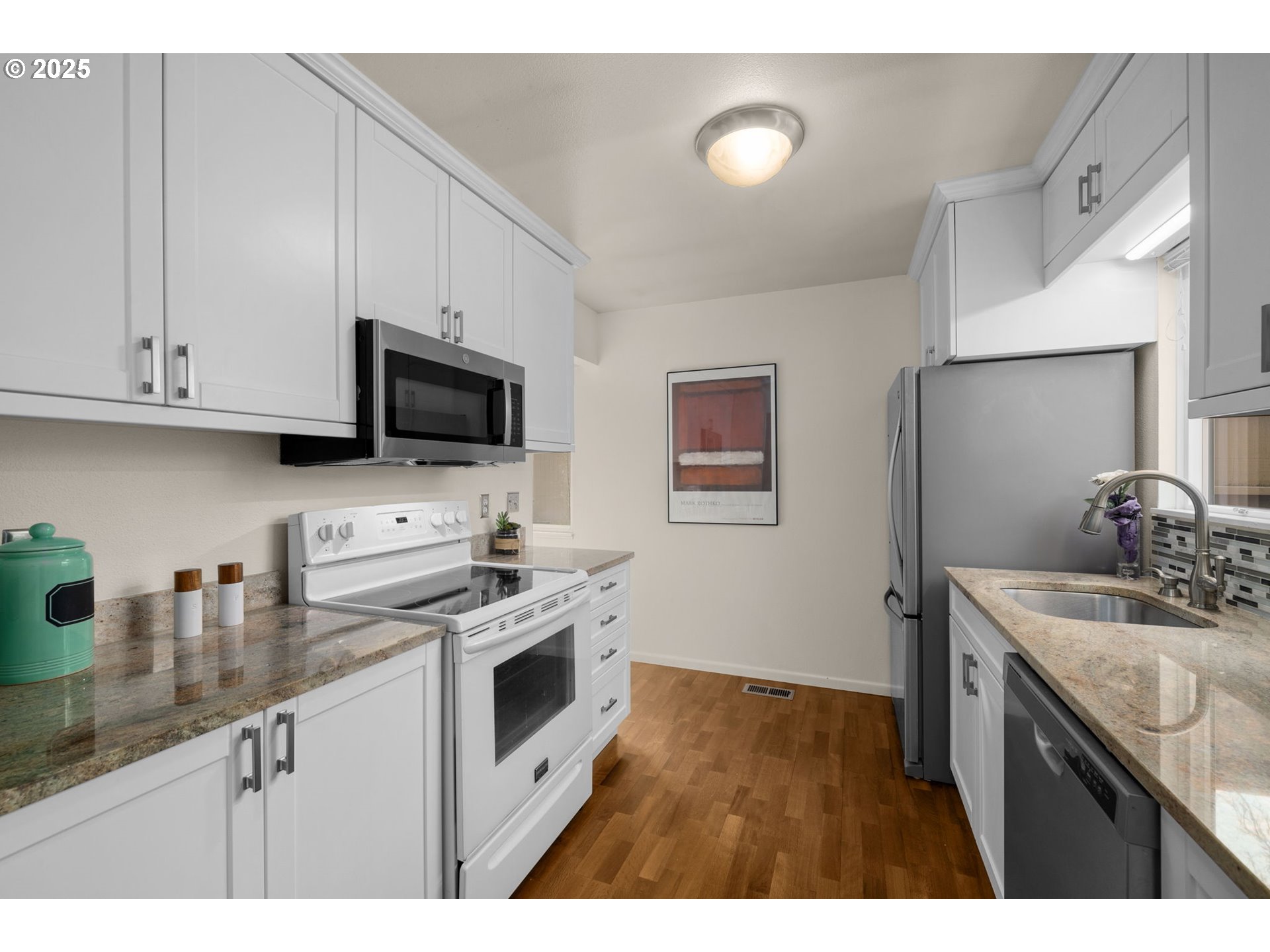 Photo #5: 348760928 Listing: Photo #5