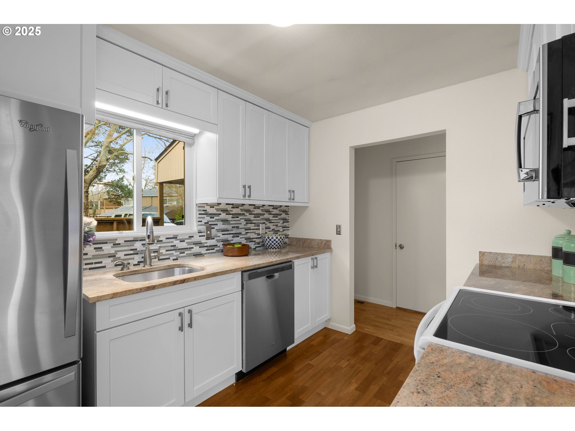 Photo #6: 348760928 Listing: Photo #6