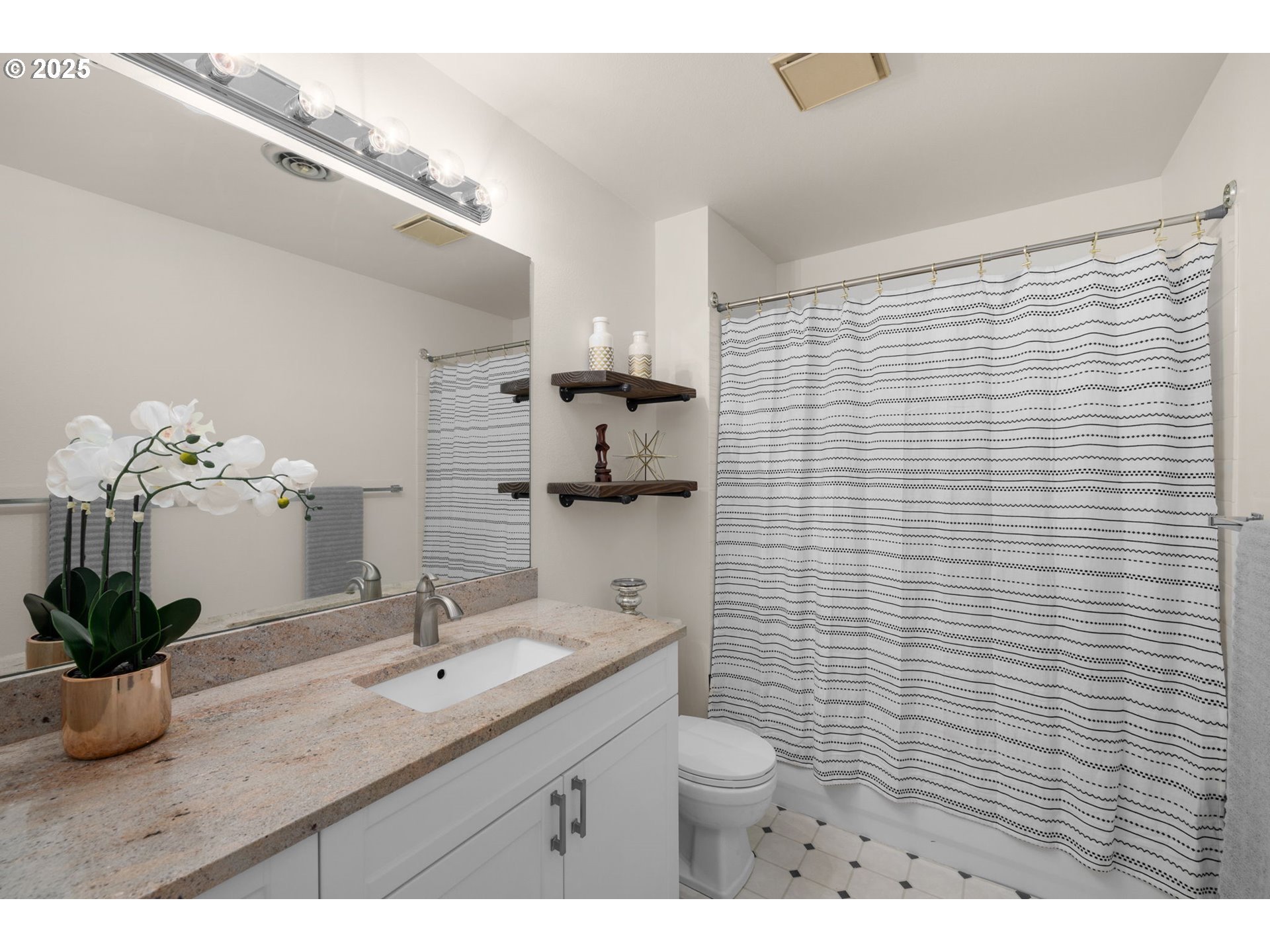 Photo #16: 348760928 Listing: Photo #16