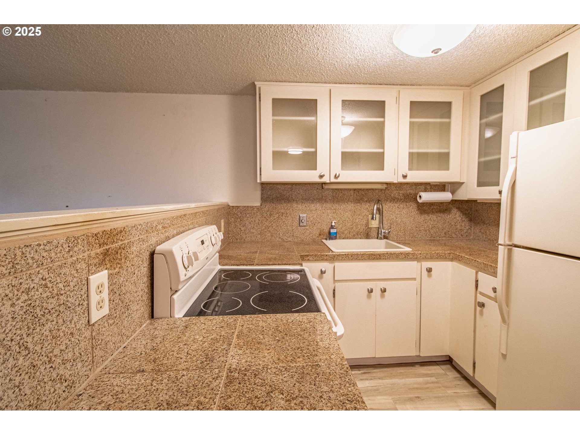 Photo #15: 348885674 Listing: Photo #15