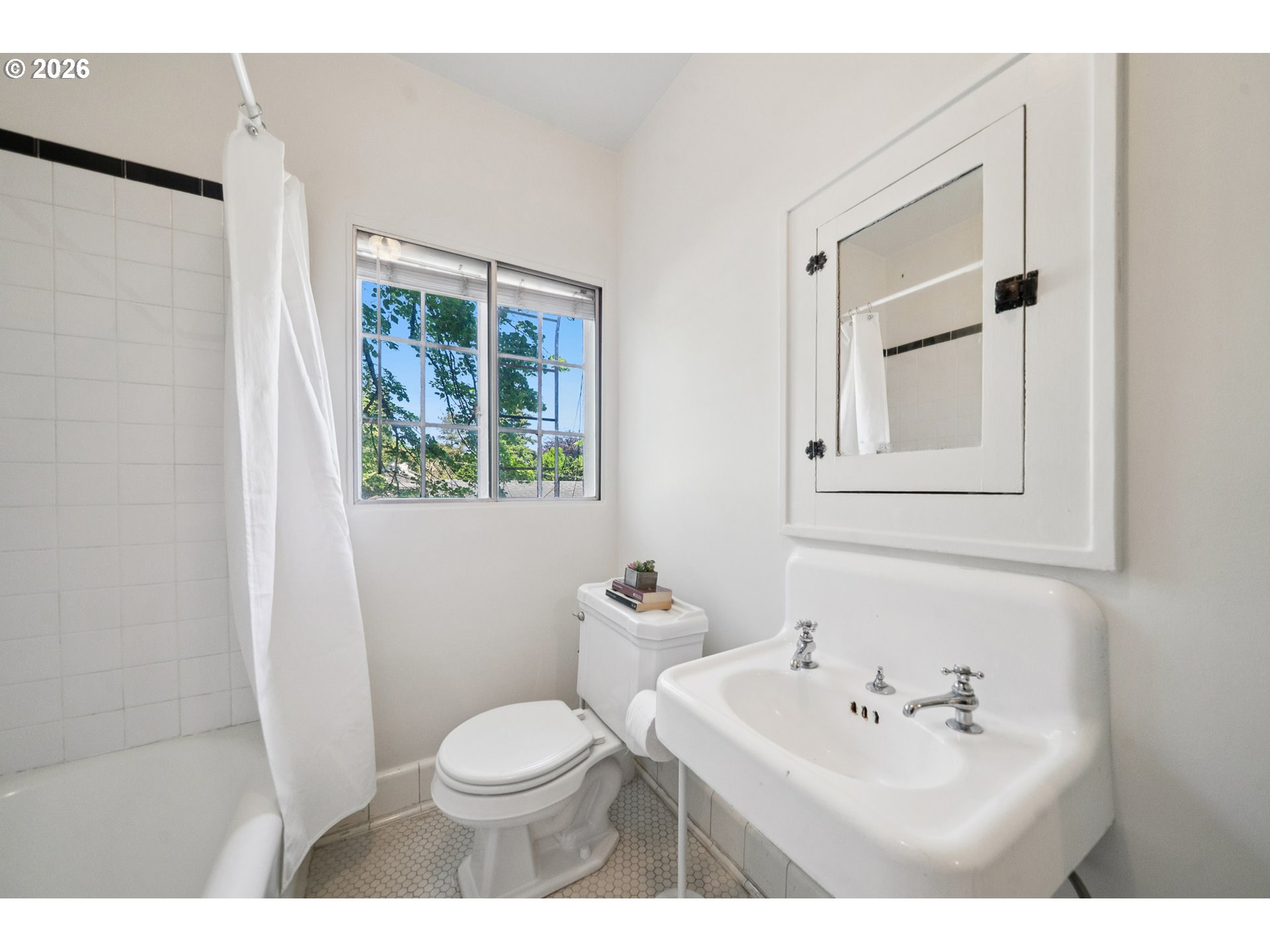 Photo #15: 350968962 Listing: Photo #15