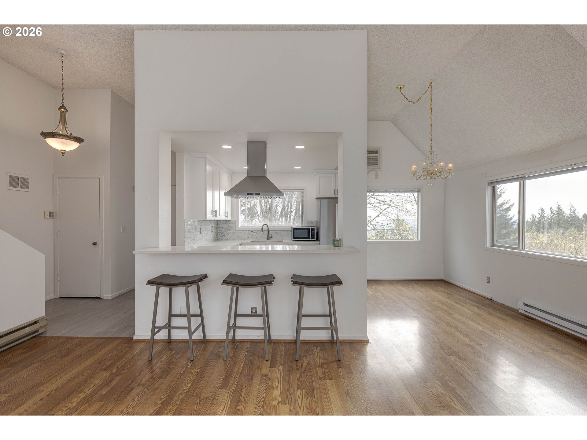 Photo #2: 351027307 Listing: Photo #2