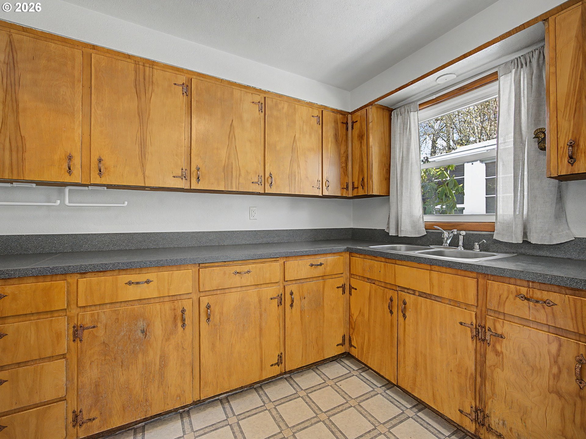 8695 SE ROOTS RD, Clackamas, OR, 97015