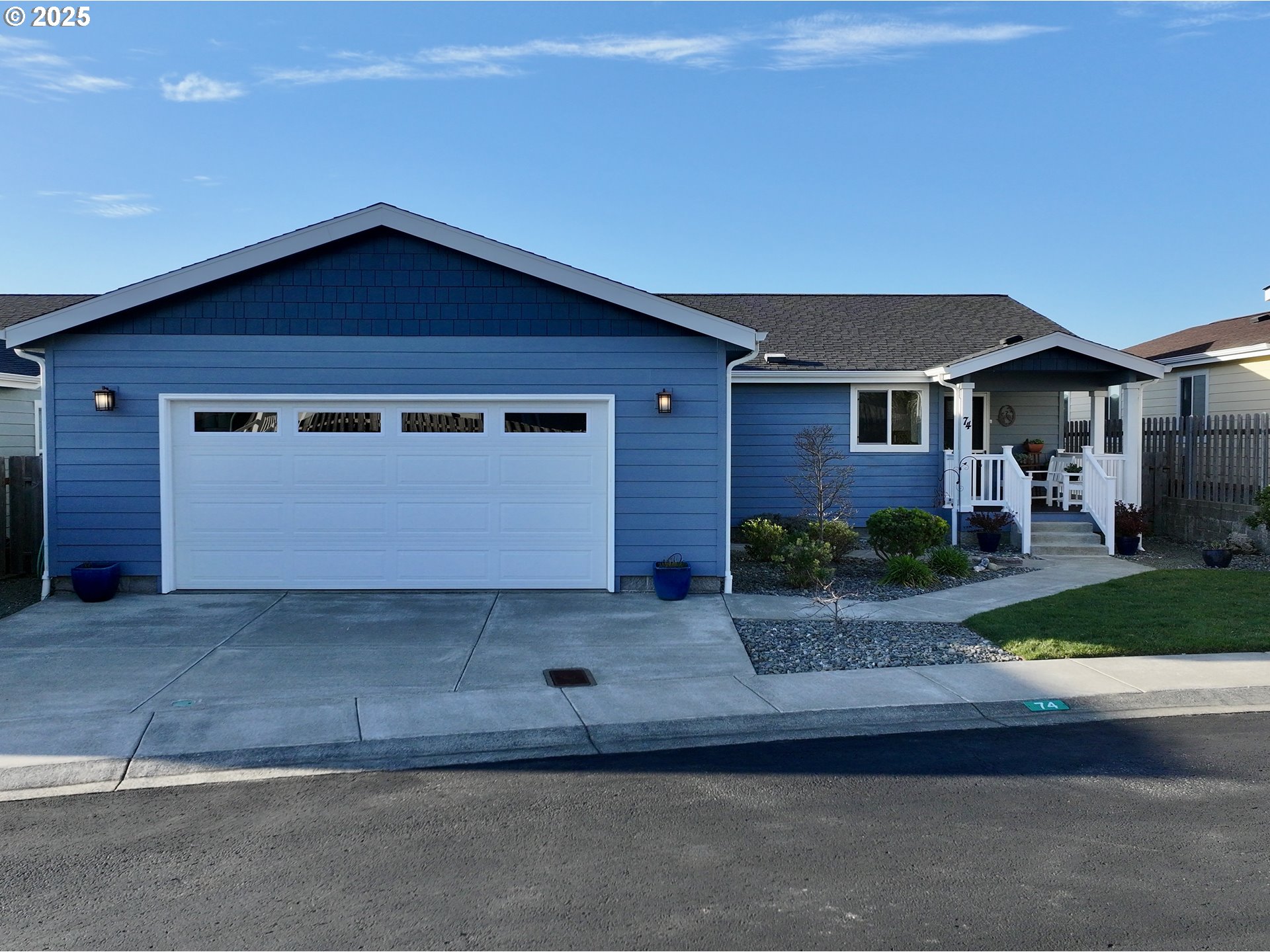 Photo of 98126 BENHAM LN Brookings OR 97415