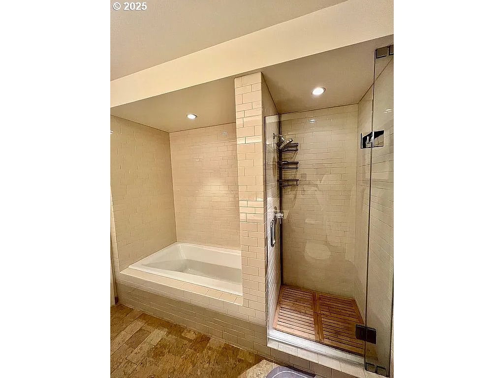 Photo #16: 353228906 Listing: Photo #16