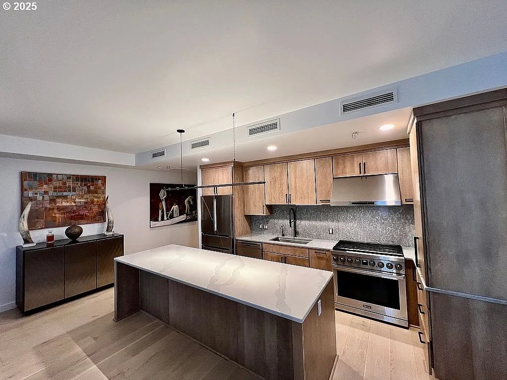 Photo #5: 353228906 Listing: Photo #5