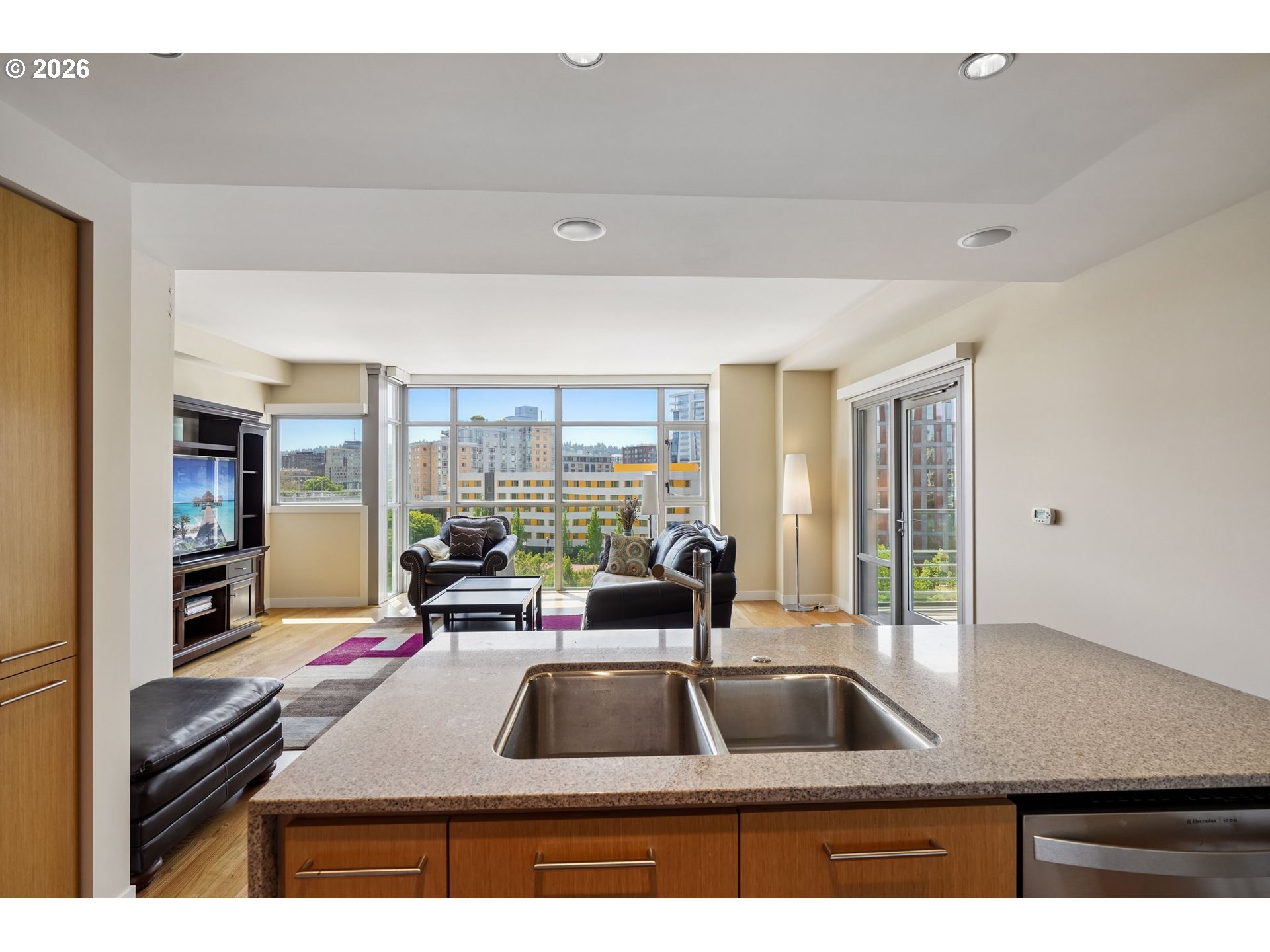 Photo #21: 355958998 Listing: Photo #21