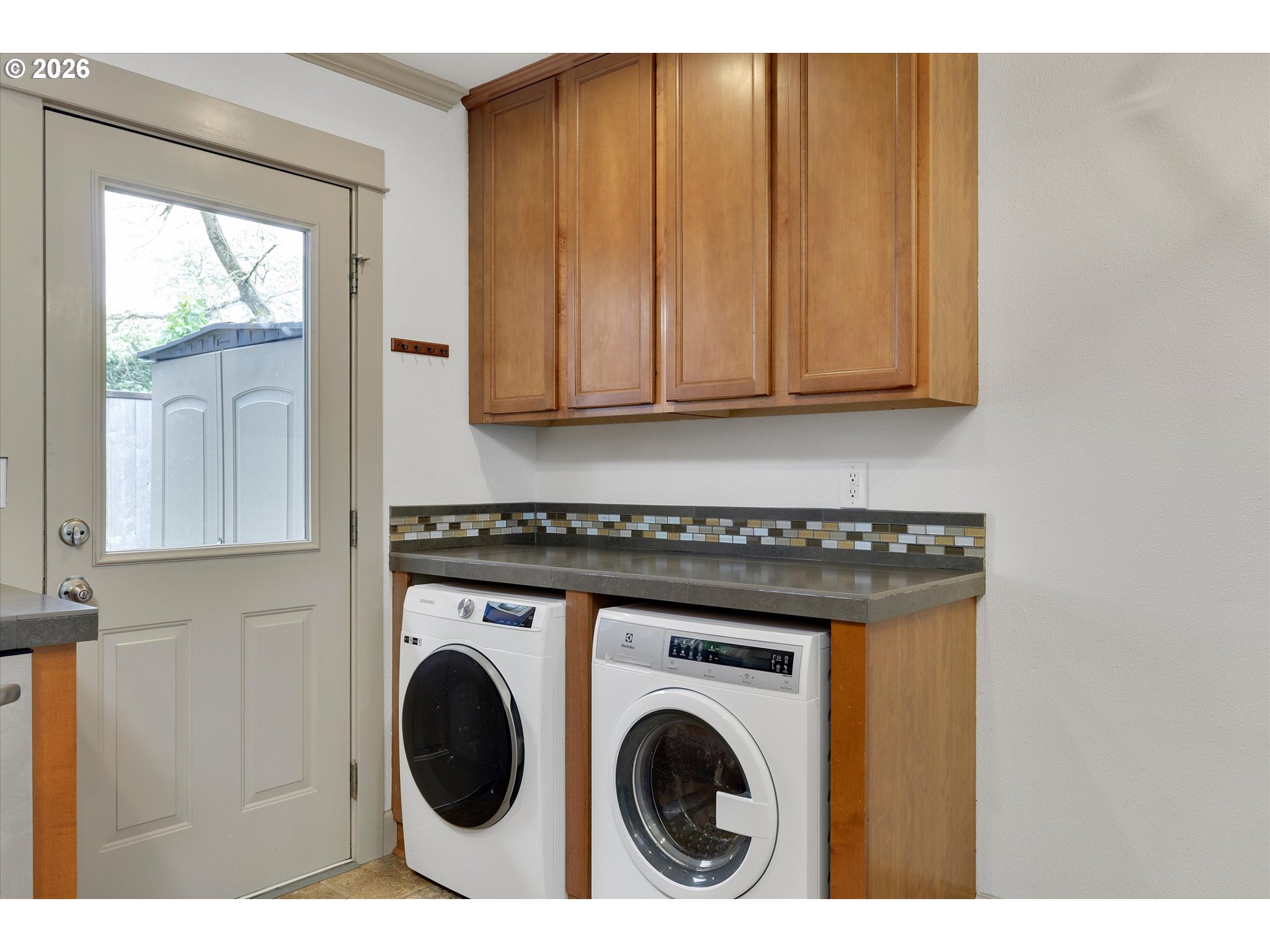 Photo #6: 356481913 Listing: Photo #6