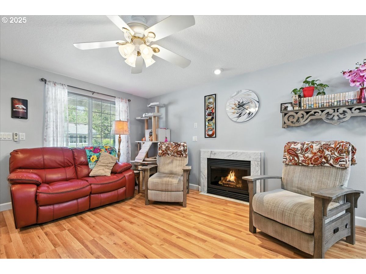 Photo #4: 357566500 Listing: Photo #4