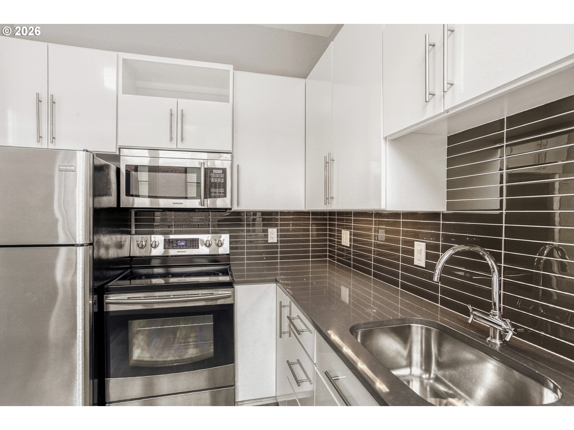 Photo #7: 360606583 Listing: Photo #7