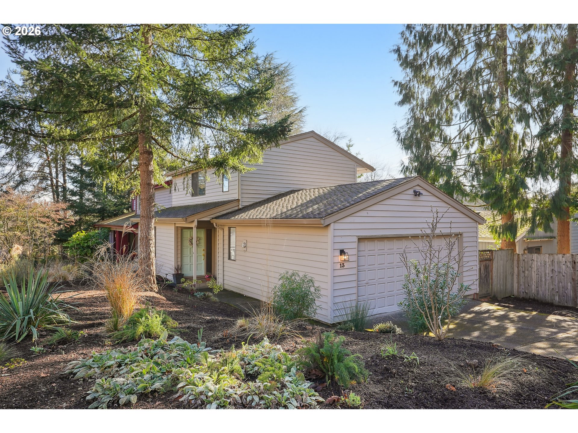 13 MOUNTAIN CIR, Lake Oswego, OR, 97035