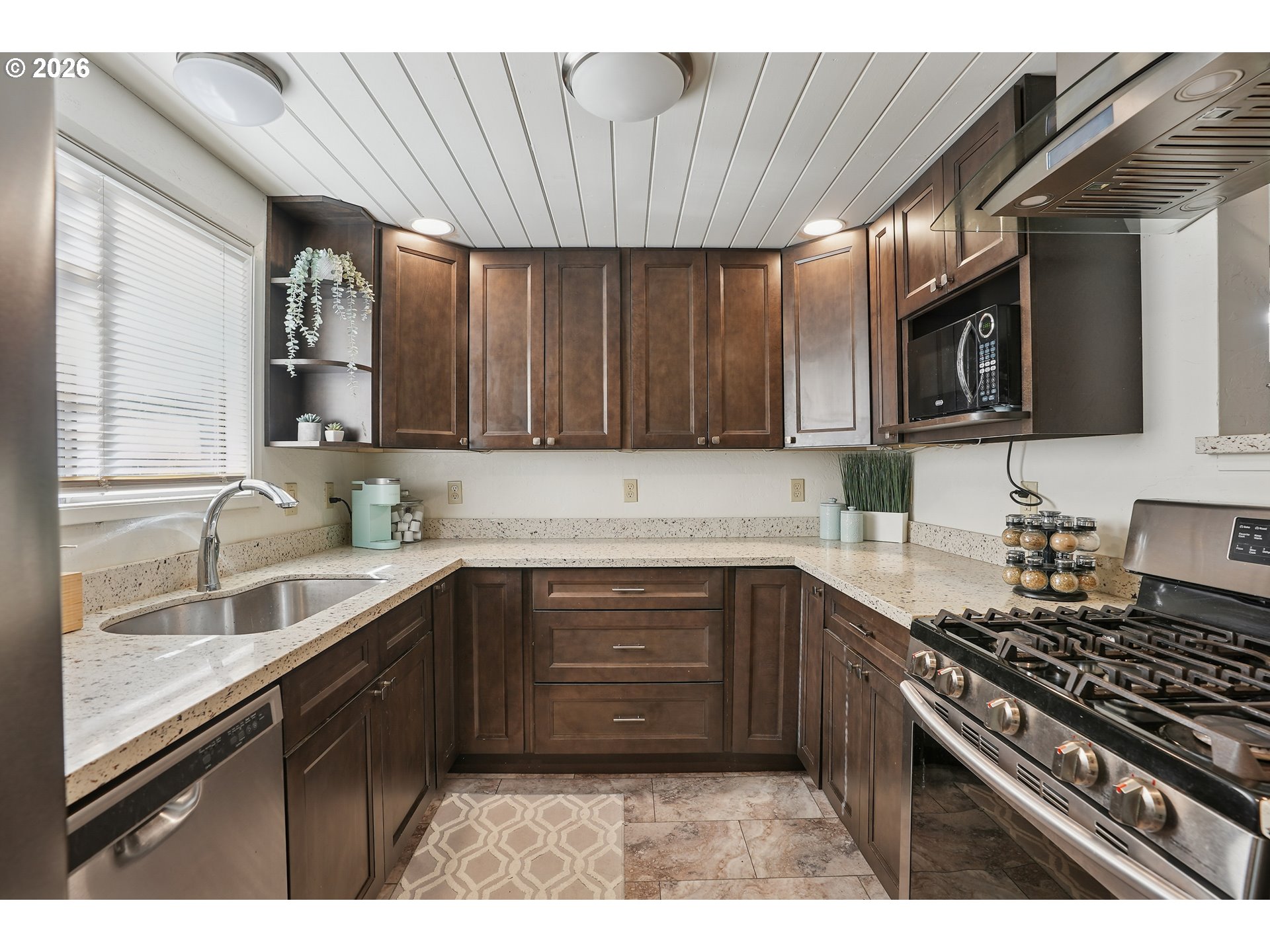13 MOUNTAIN CIR, Lake Oswego, OR, 97035