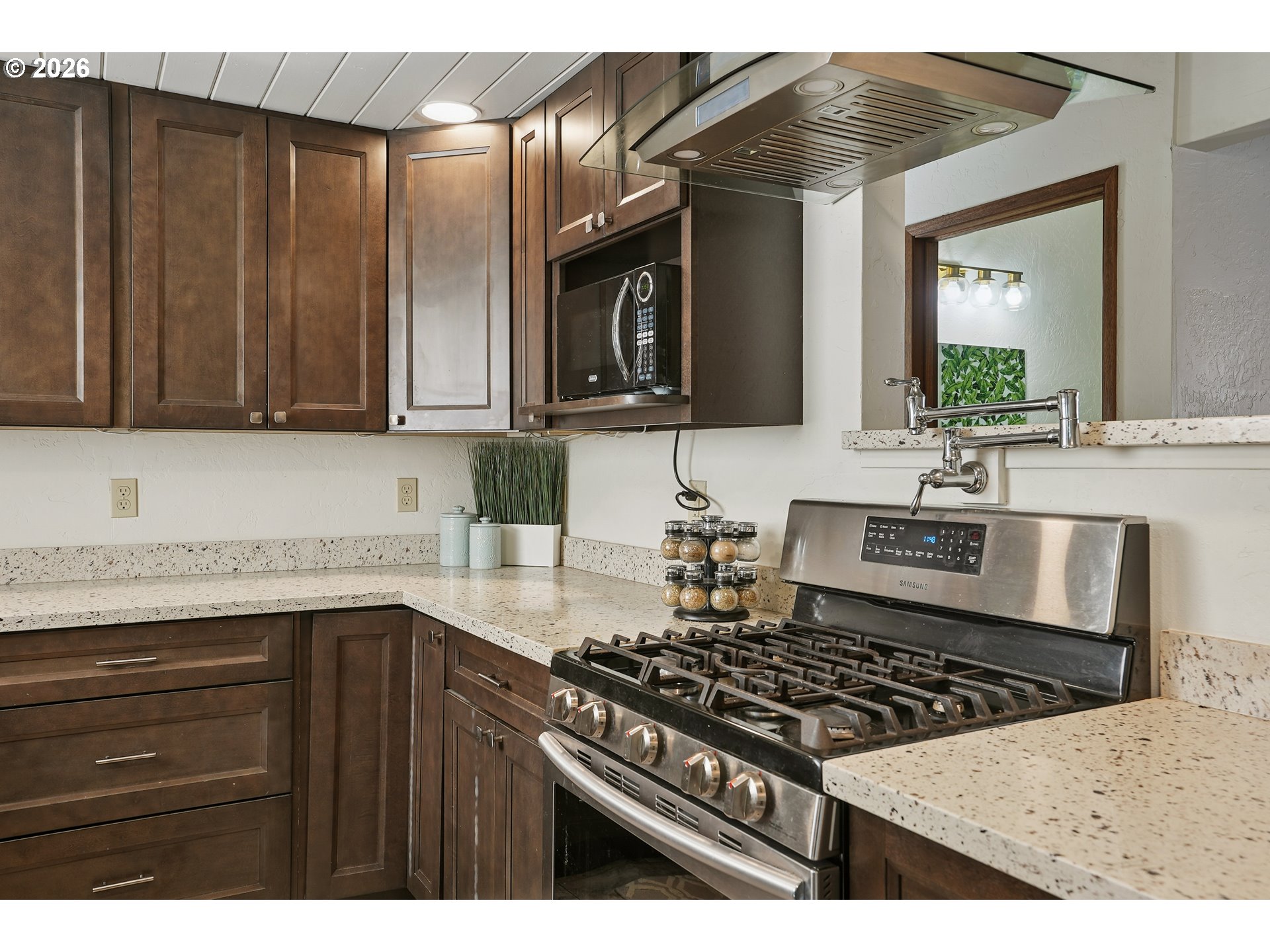 13 MOUNTAIN CIR, Lake Oswego, OR, 97035