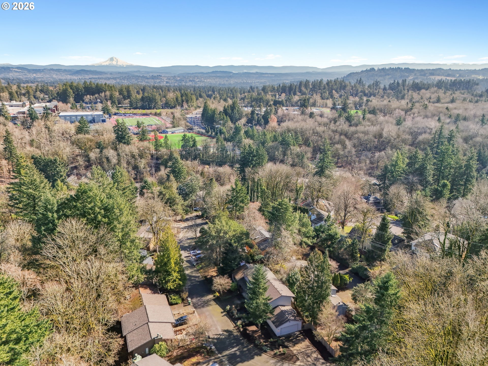 13 MOUNTAIN CIR, Lake Oswego, OR, 97035