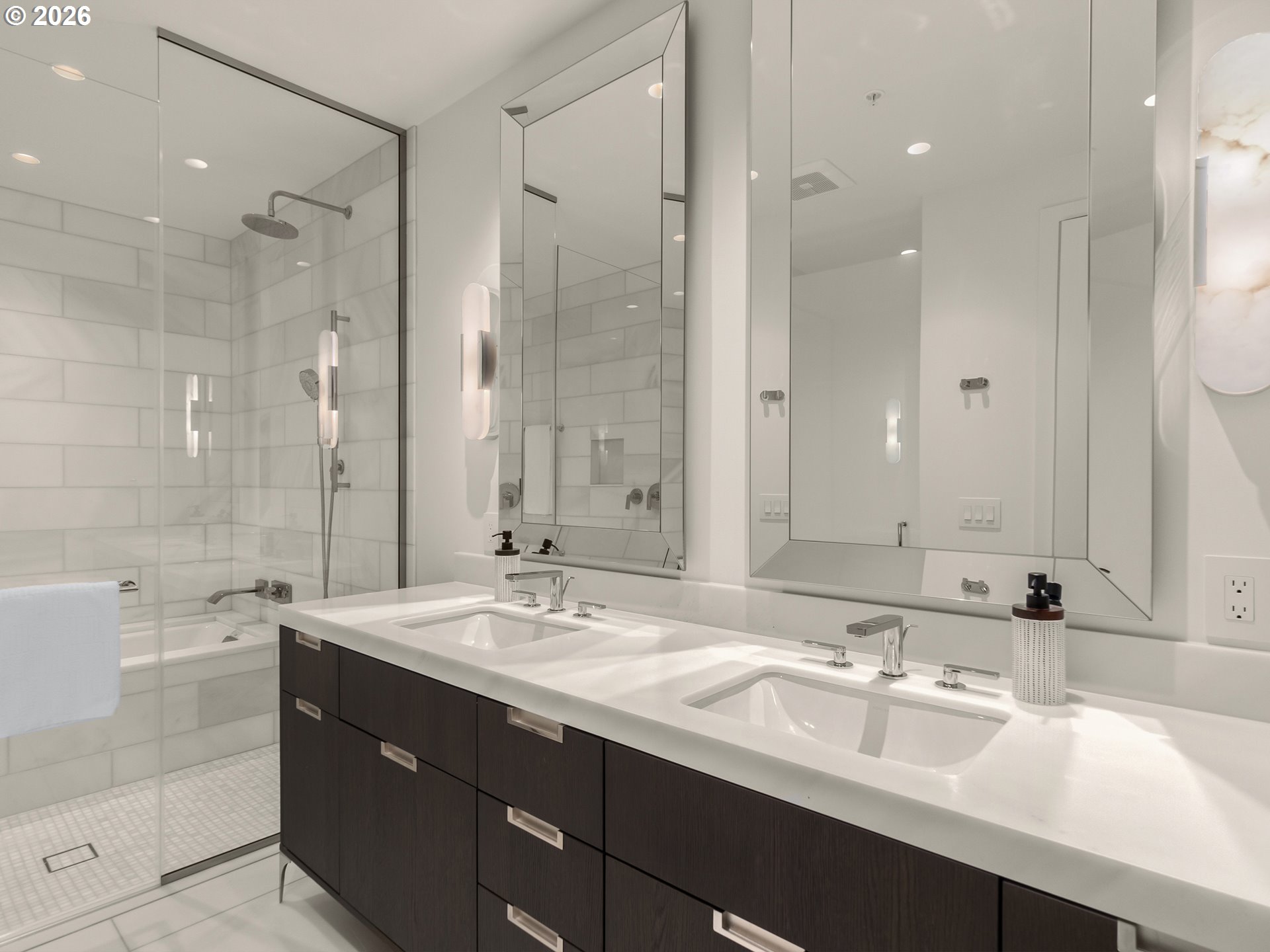 Photo #2: 363982800 Listing: Photo #2