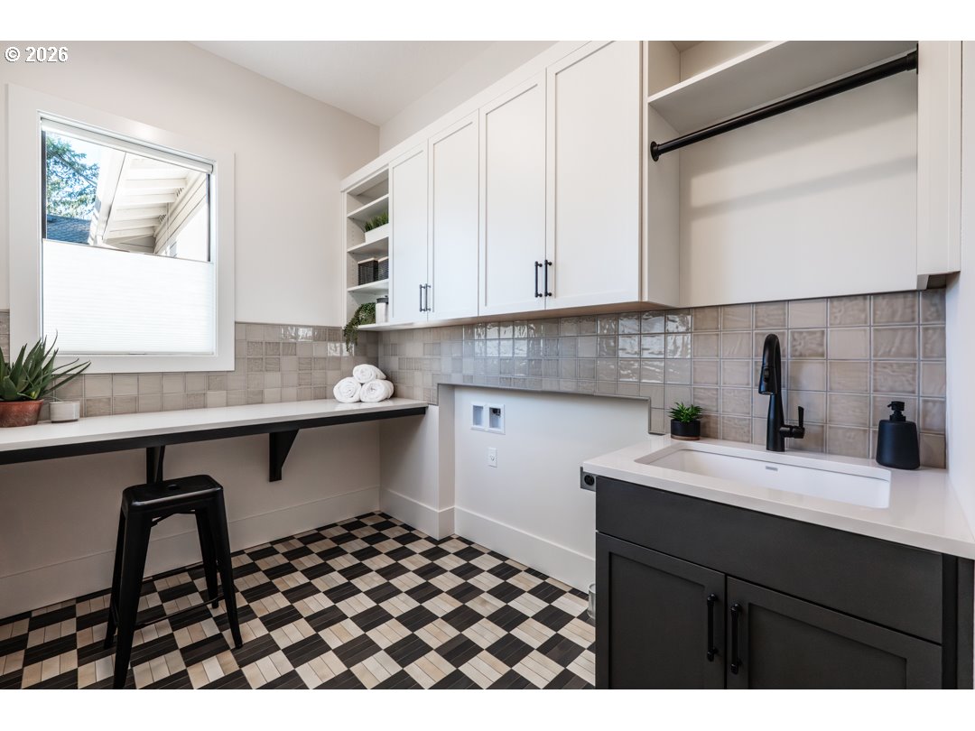 2560 GLEN EAGLES PL, Lake Oswego, OR, 97034