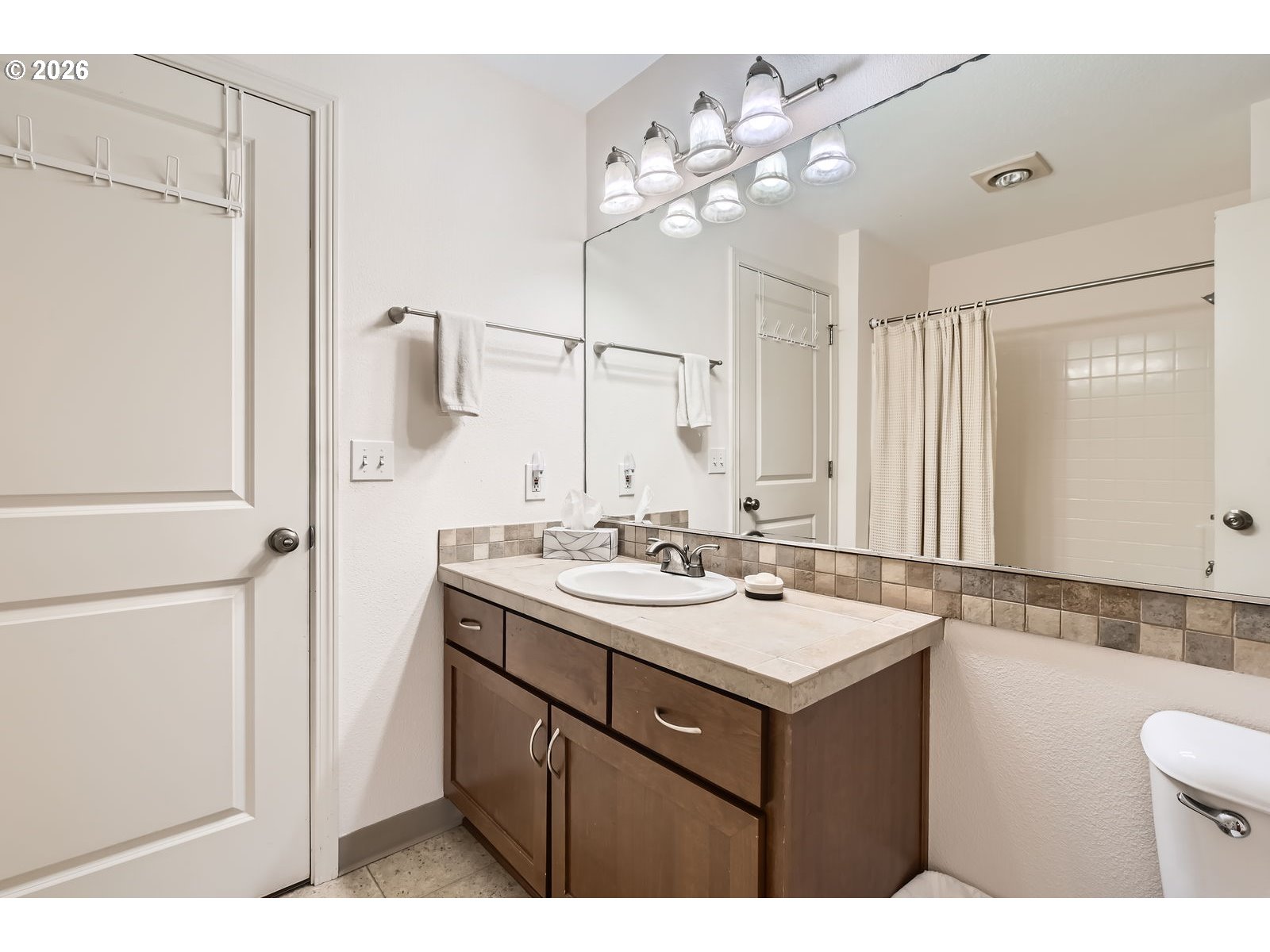 Photo #8: 365255025 Listing: Photo #8