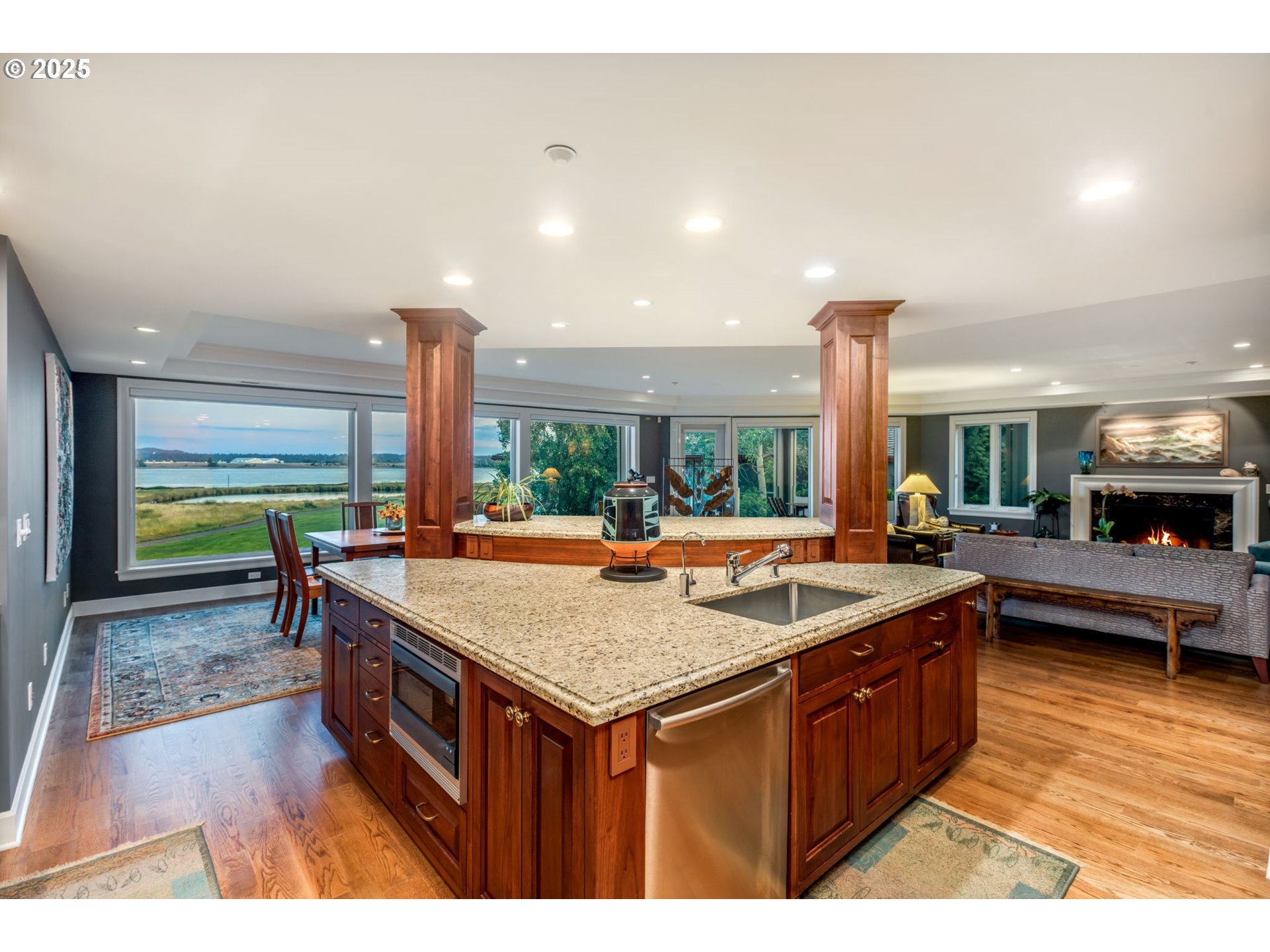 Photo #8: 366473707 Listing: Photo #8