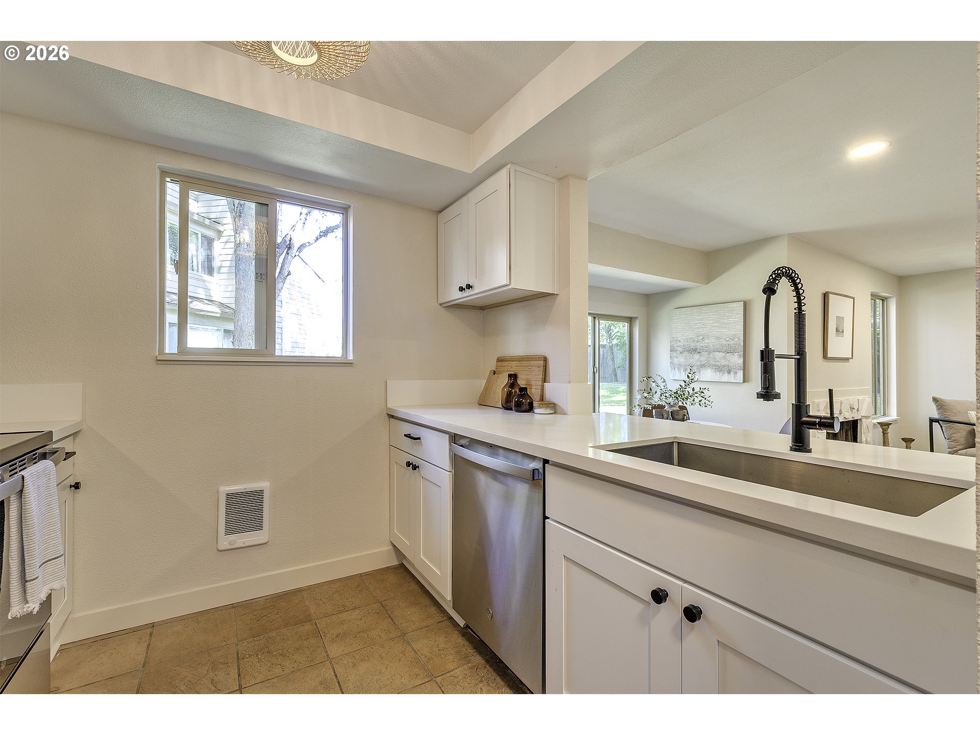 Photo #12: 370404550 Listing: Photo #12