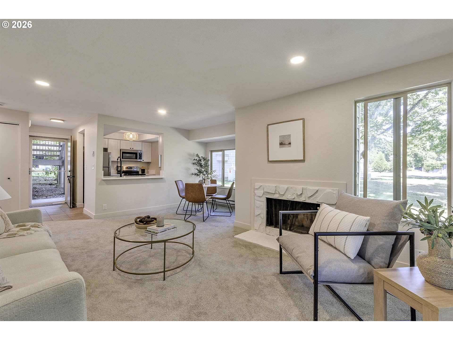 Photo #8: 370404550 Listing: Photo #8