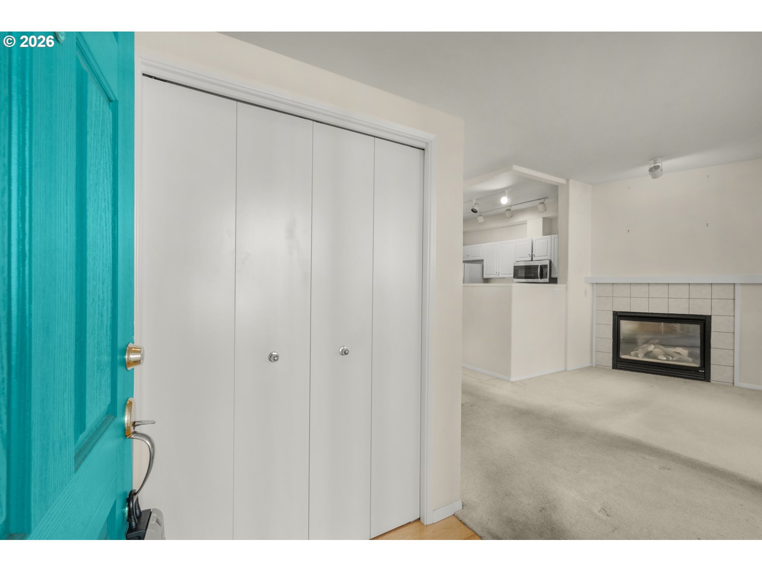 Photo #4: 371503754 Listing: Photo #4