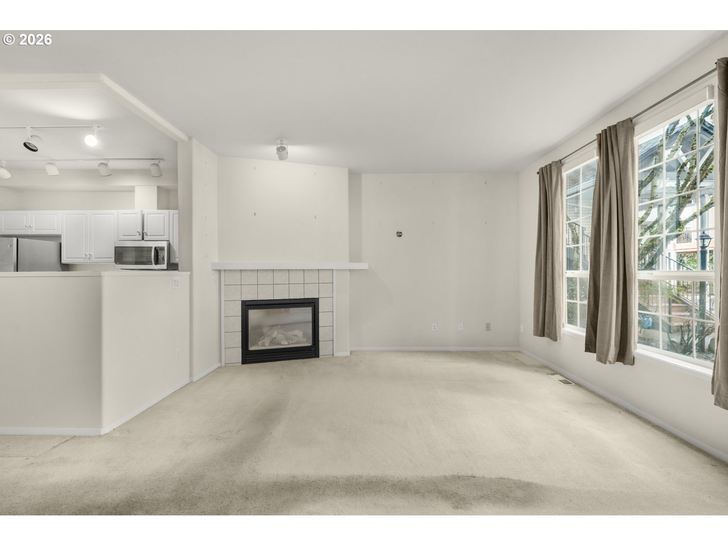 Photo #5: 371503754 Listing: Photo #5