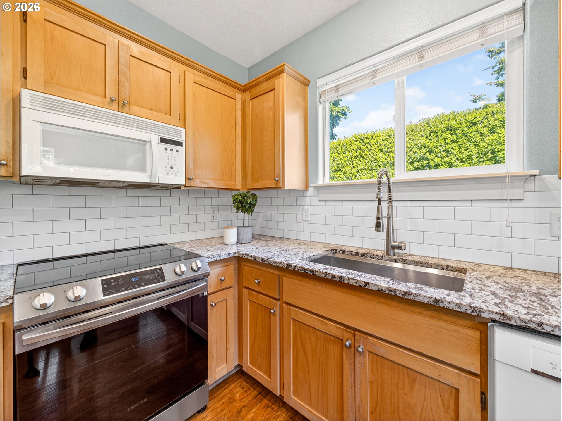 Photo #11: 372501430 Listing: Photo #11