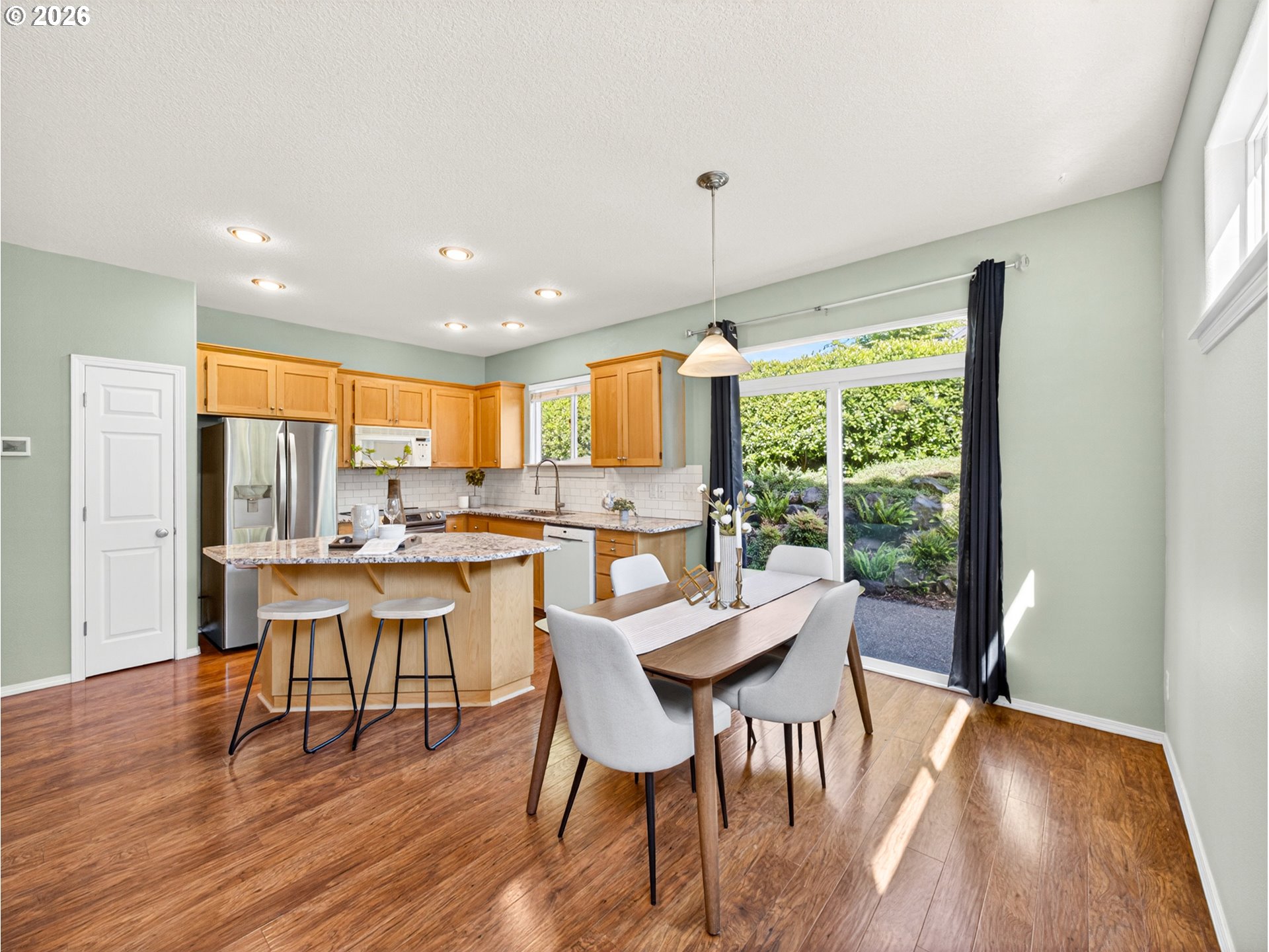 Photo #15: 372501430 Listing: Photo #15
