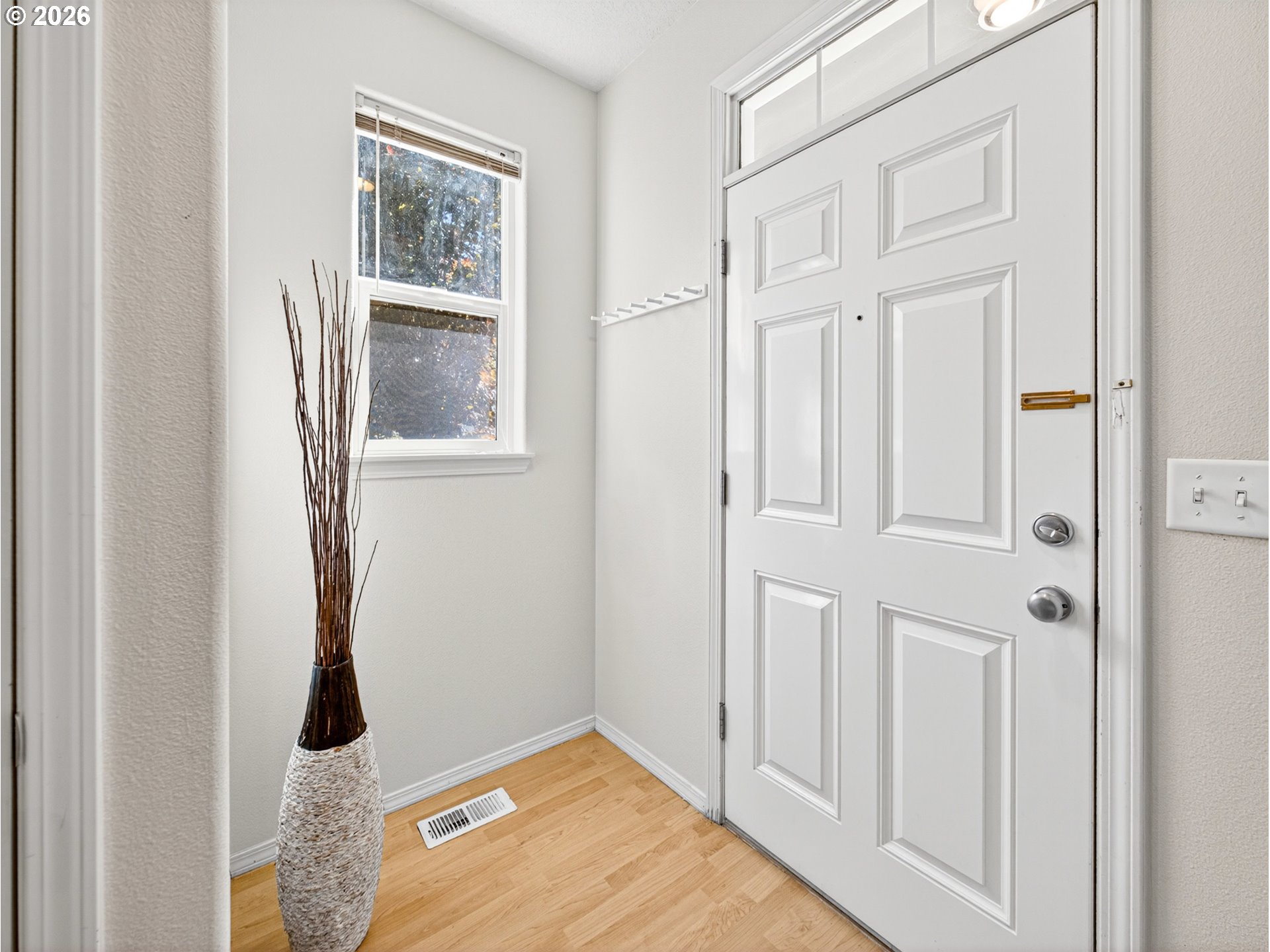 Photo #3: 372501430 Listing: Photo #3