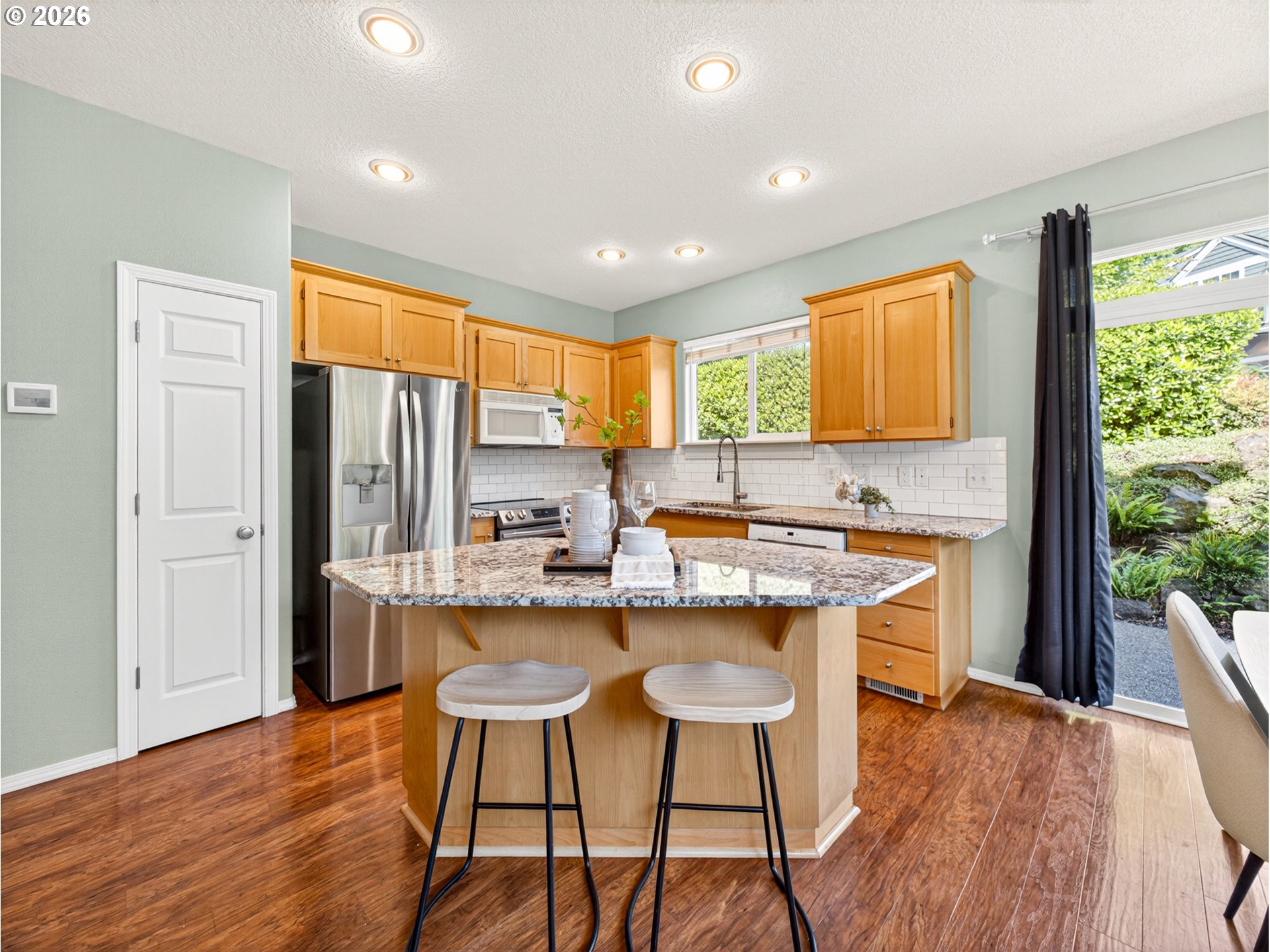 Photo #9: 372501430 Listing: Photo #9