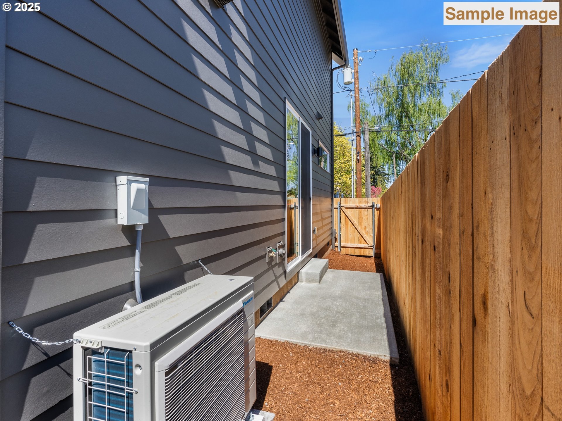 Photo #17: 373636667 Listing: Photo #17