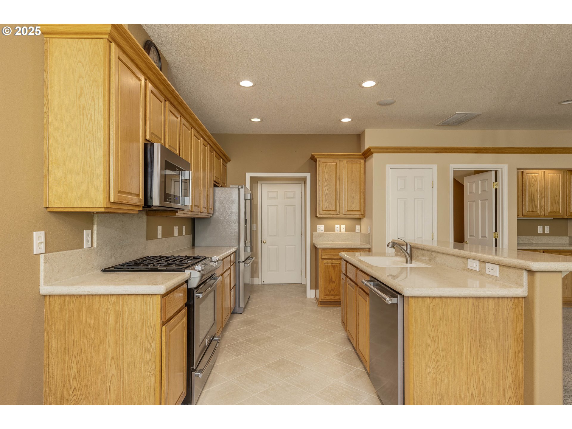 Photo #5: 373742979 Listing 