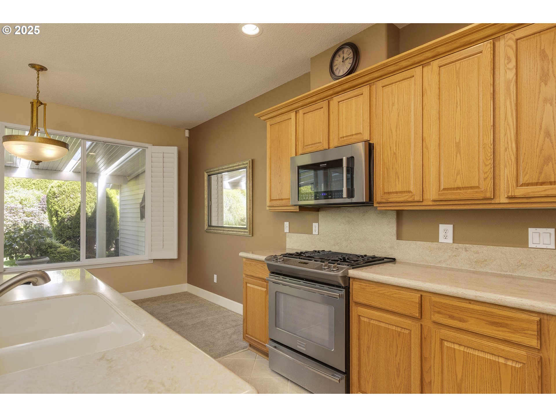 Photo #6: 373742979 Listing 
