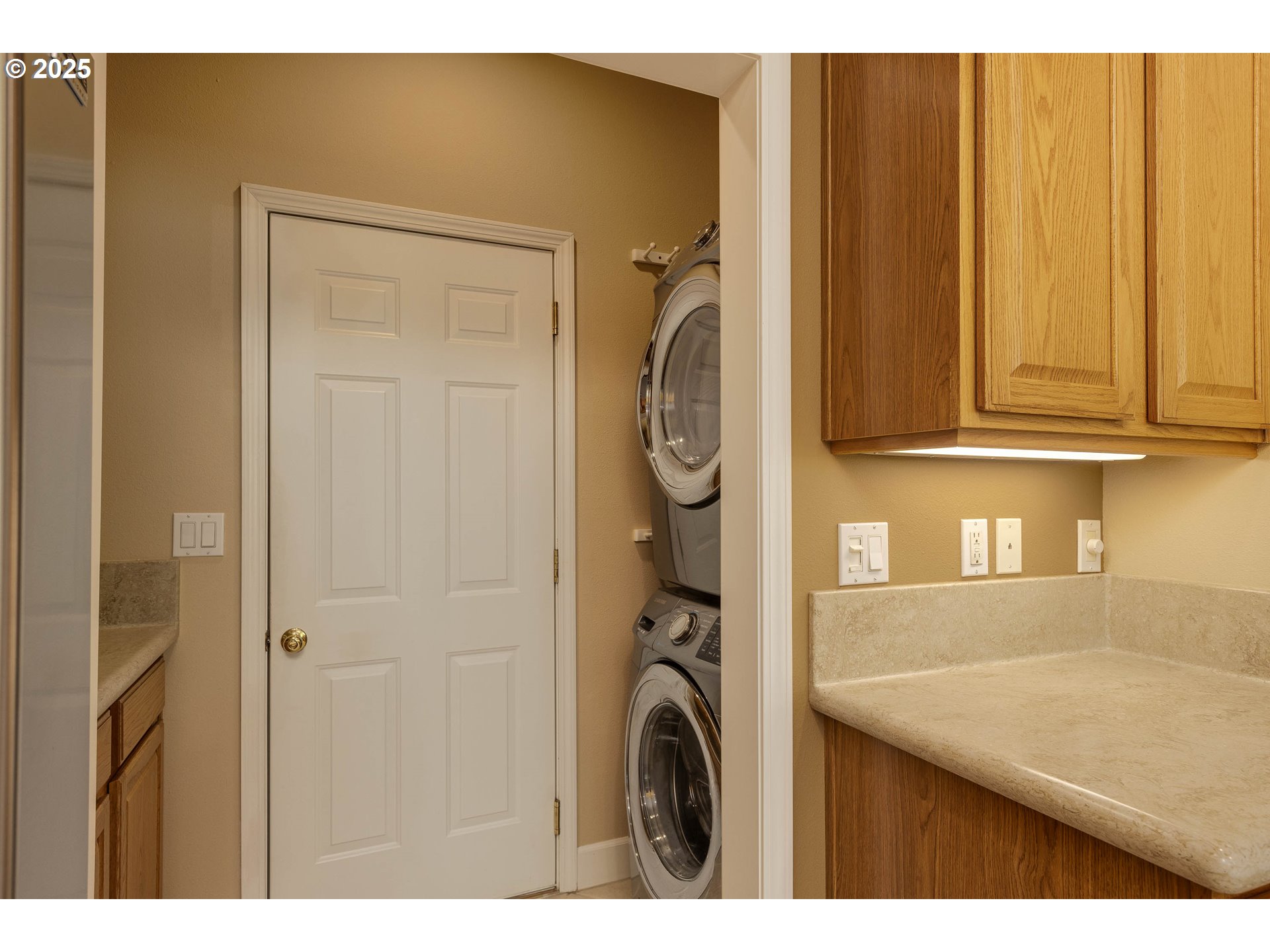 Photo #7: 373742979 Listing: Photo #7