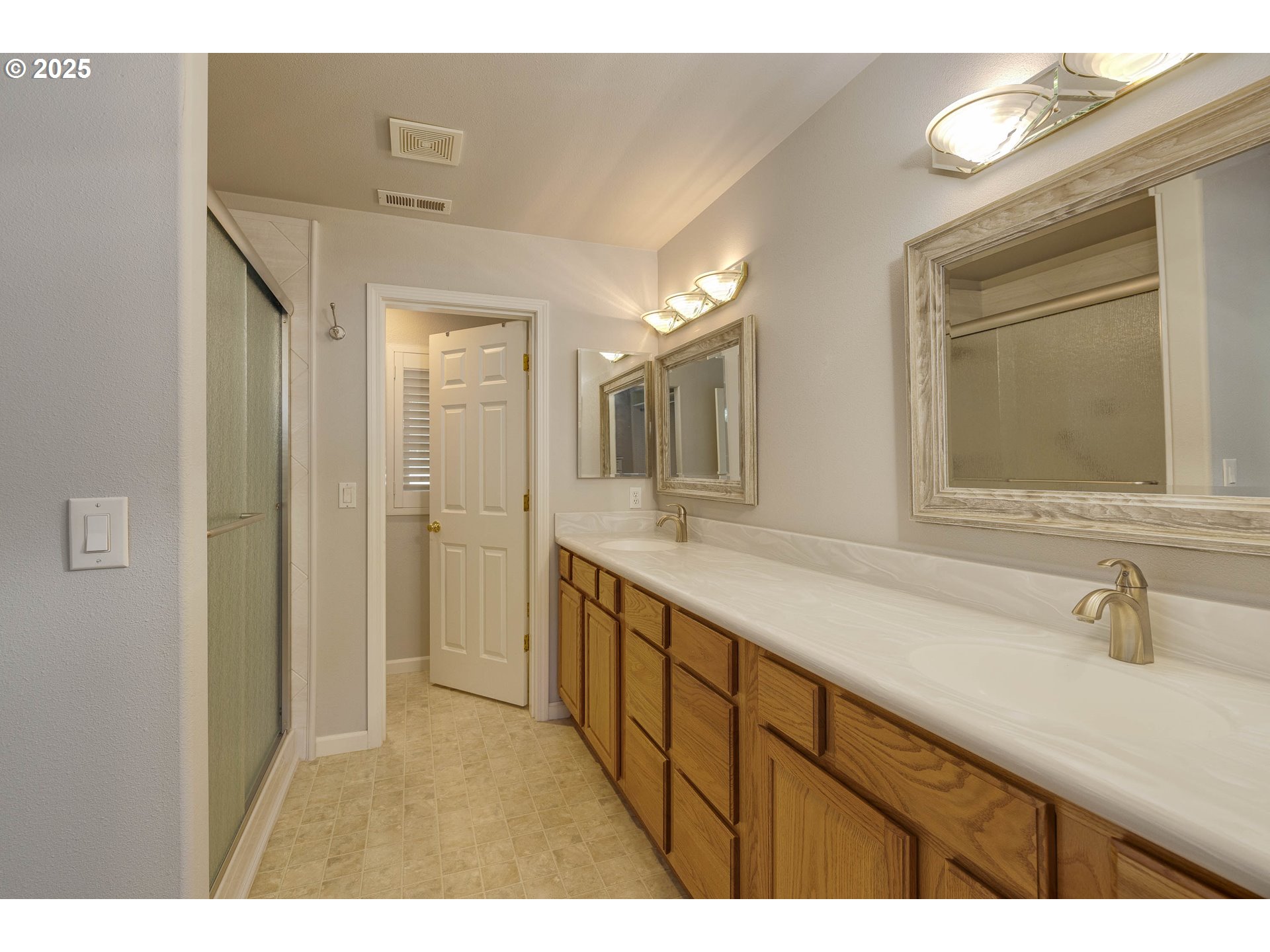 Photo #16: 373742979 Listing: Photo #16