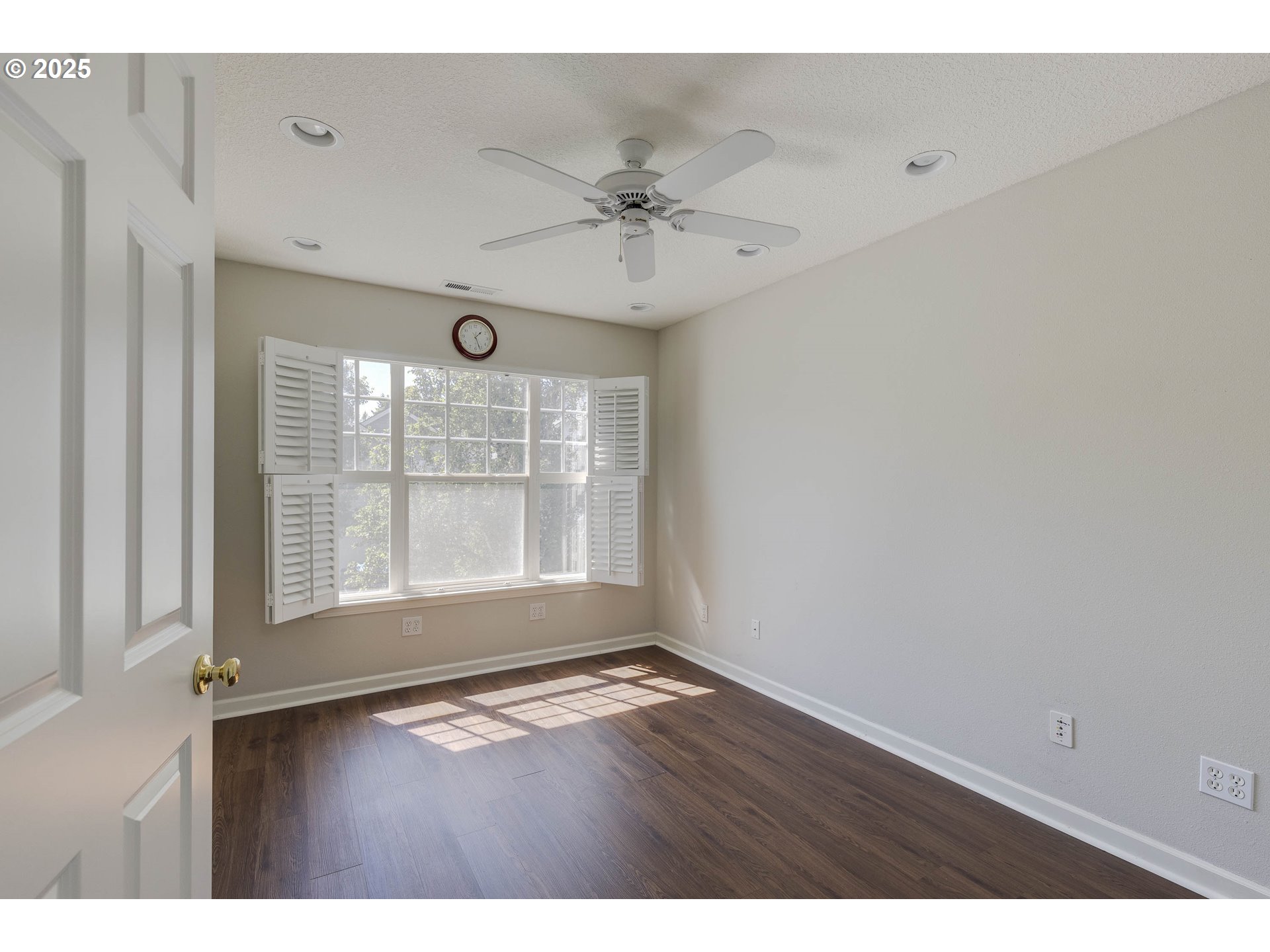 Photo #19: 373742979 Listing: Photo #19