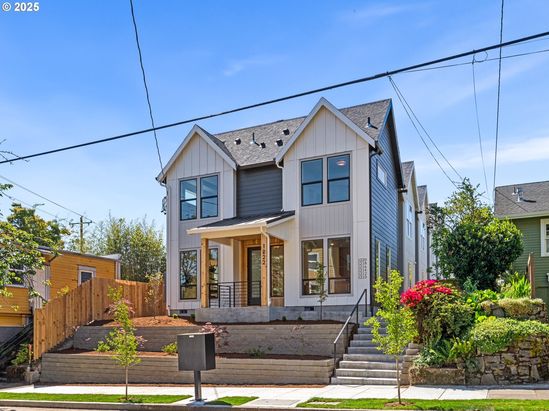 1212 SE Center ST 6