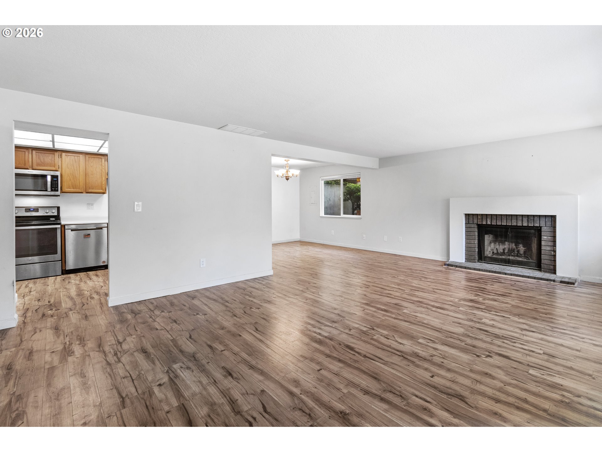 Photo #7: 375045546 Listing: Photo #7