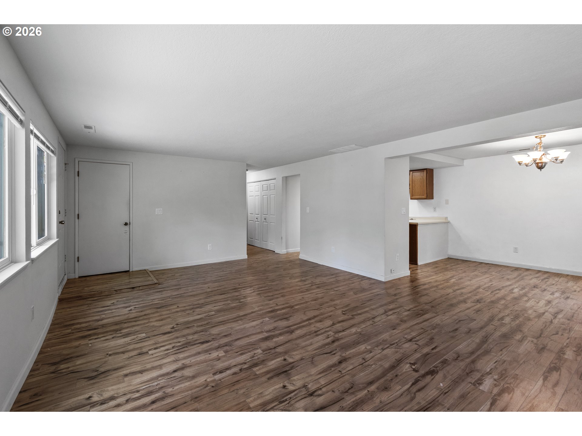 Photo #10: 375045546 Listing: Photo #10