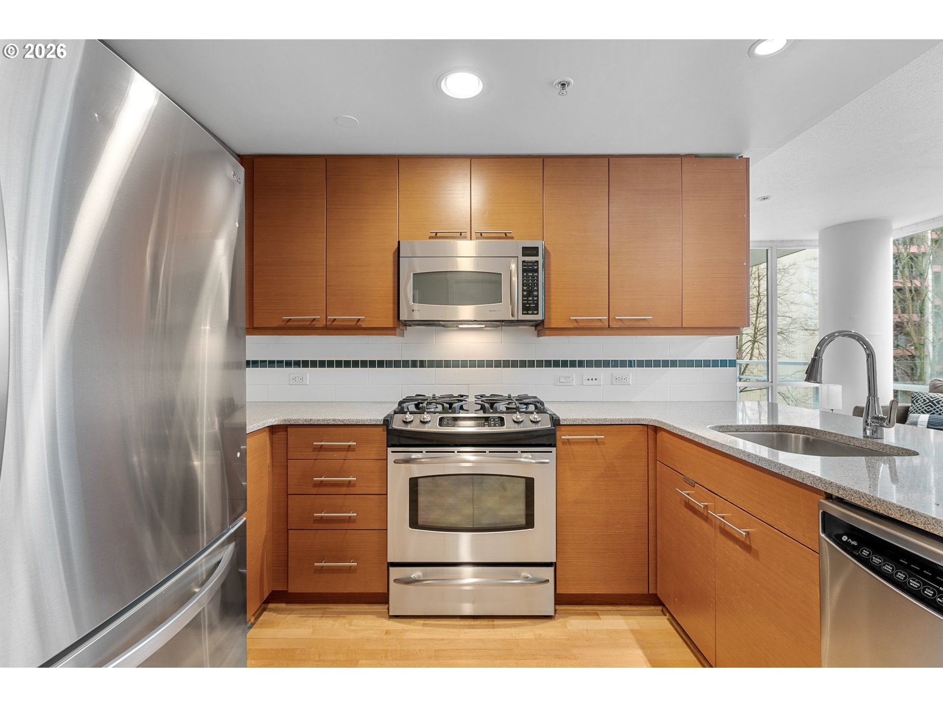 Photo #5: 376650904 Listing: Photo #5