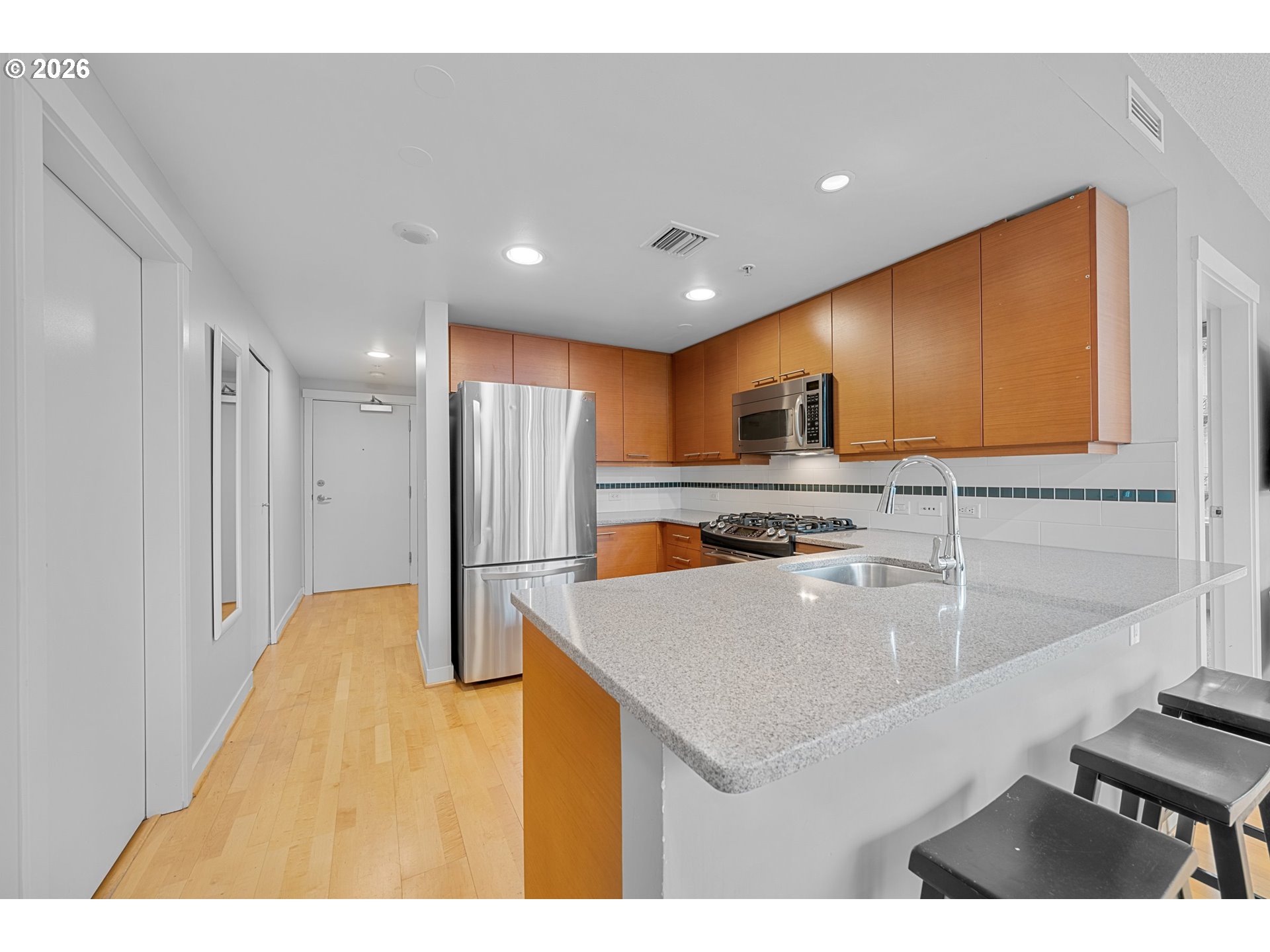 Photo #6: 376650904 Listing: Photo #6