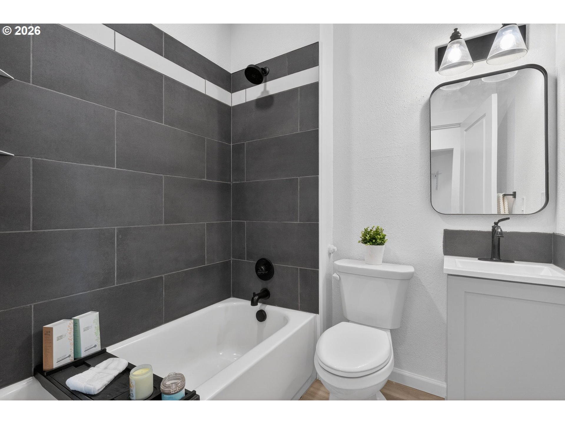 Photo #8: 378732987 Listing: Photo #8