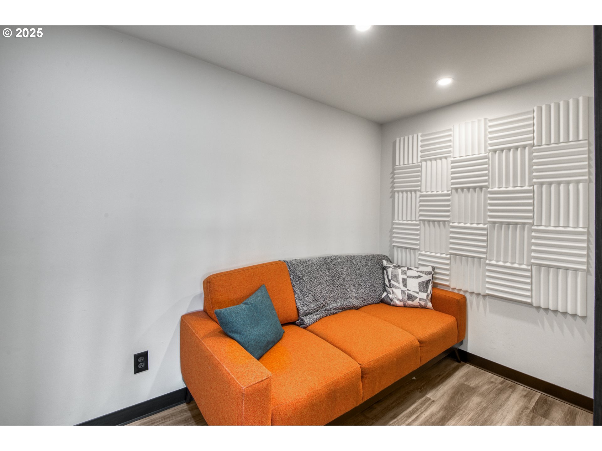 12290 SW MAIN ST, Portland, OR, 97223