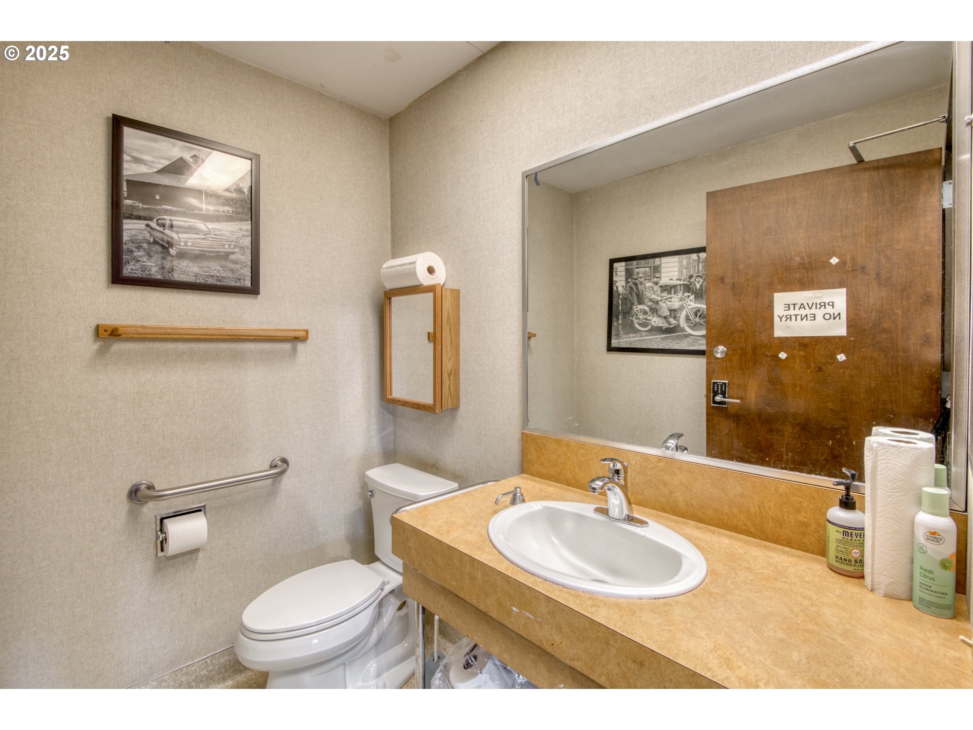 12290 SW MAIN ST, Portland, OR, 97223